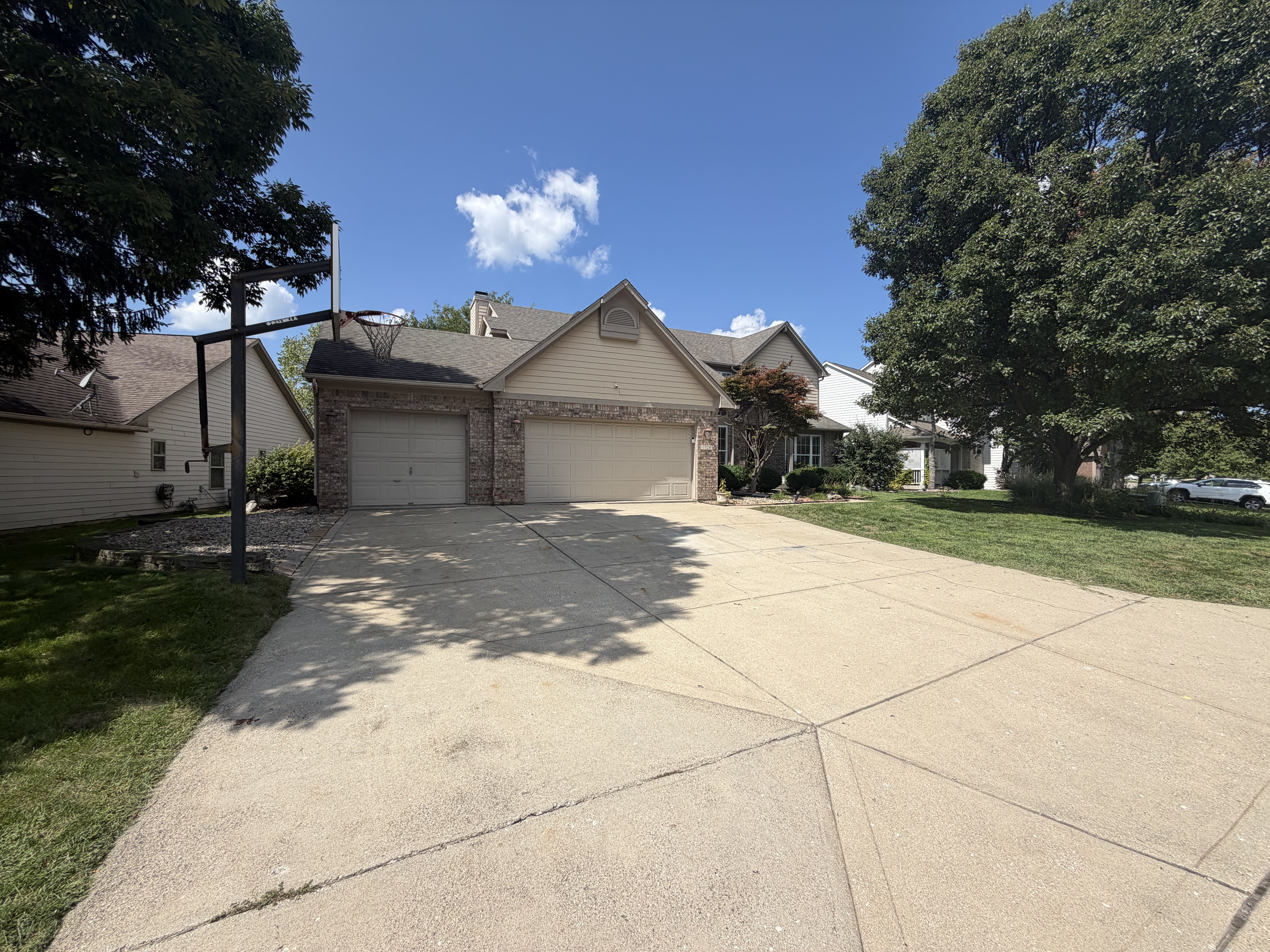 Photo 6 of 52 of 7328 Chestnut Hills Blvd, Indianapolis, IN