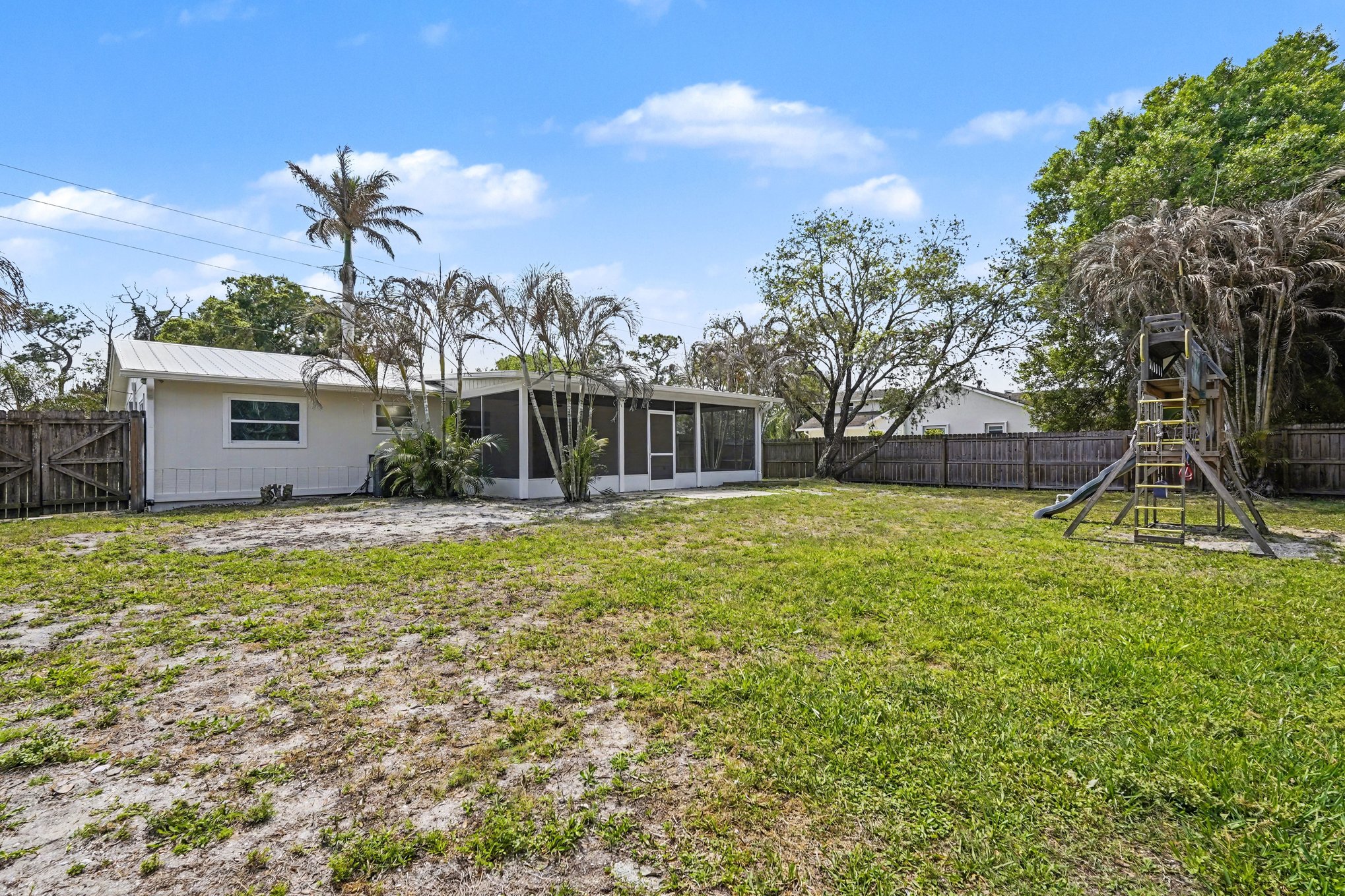 Photo 17 of 20 of 767 Rolling Hill Dr, Sebastian, FL