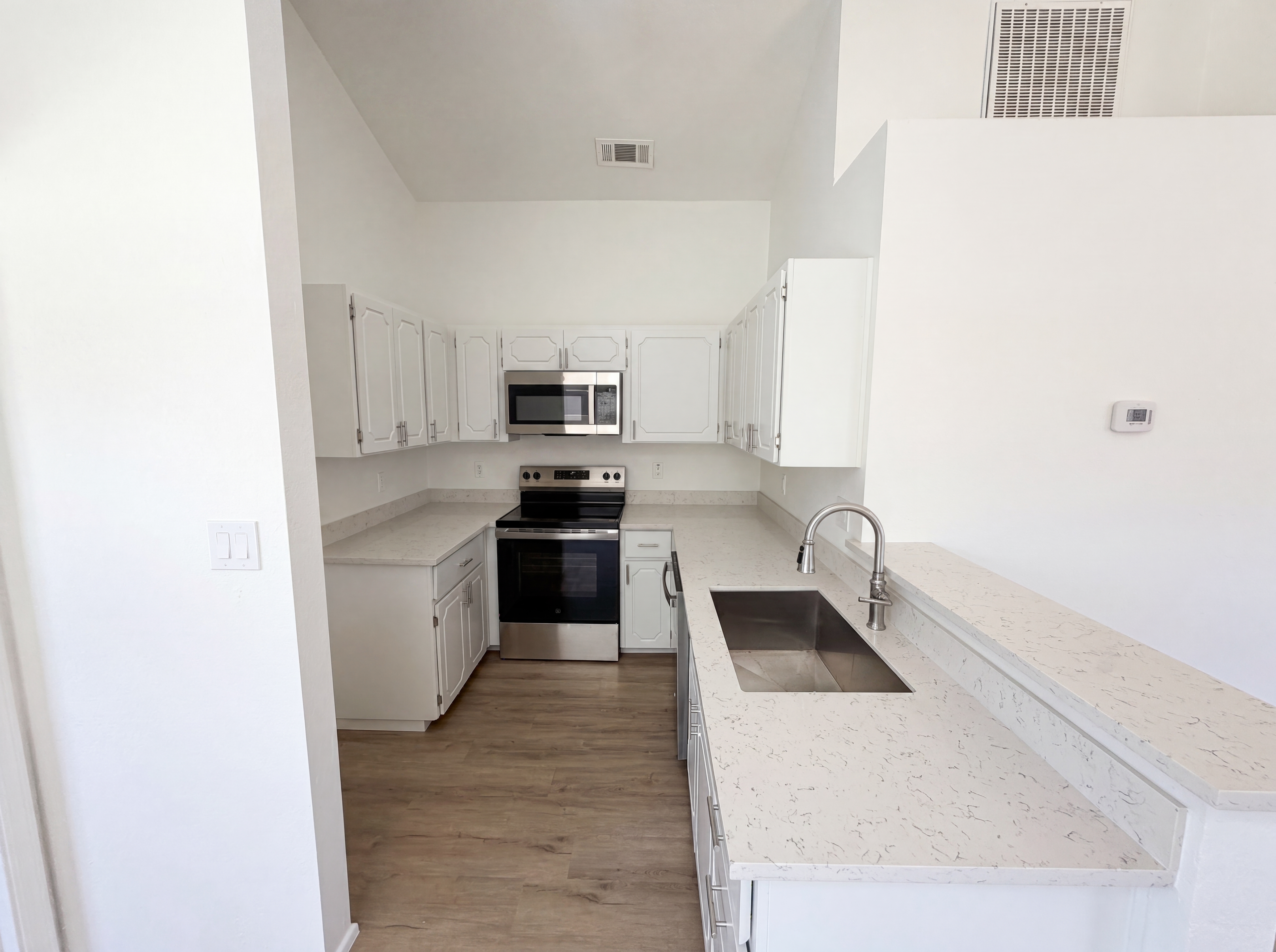 Photo 6 of 18 of 18627 N 33rd Dr, Phoenix, AZ