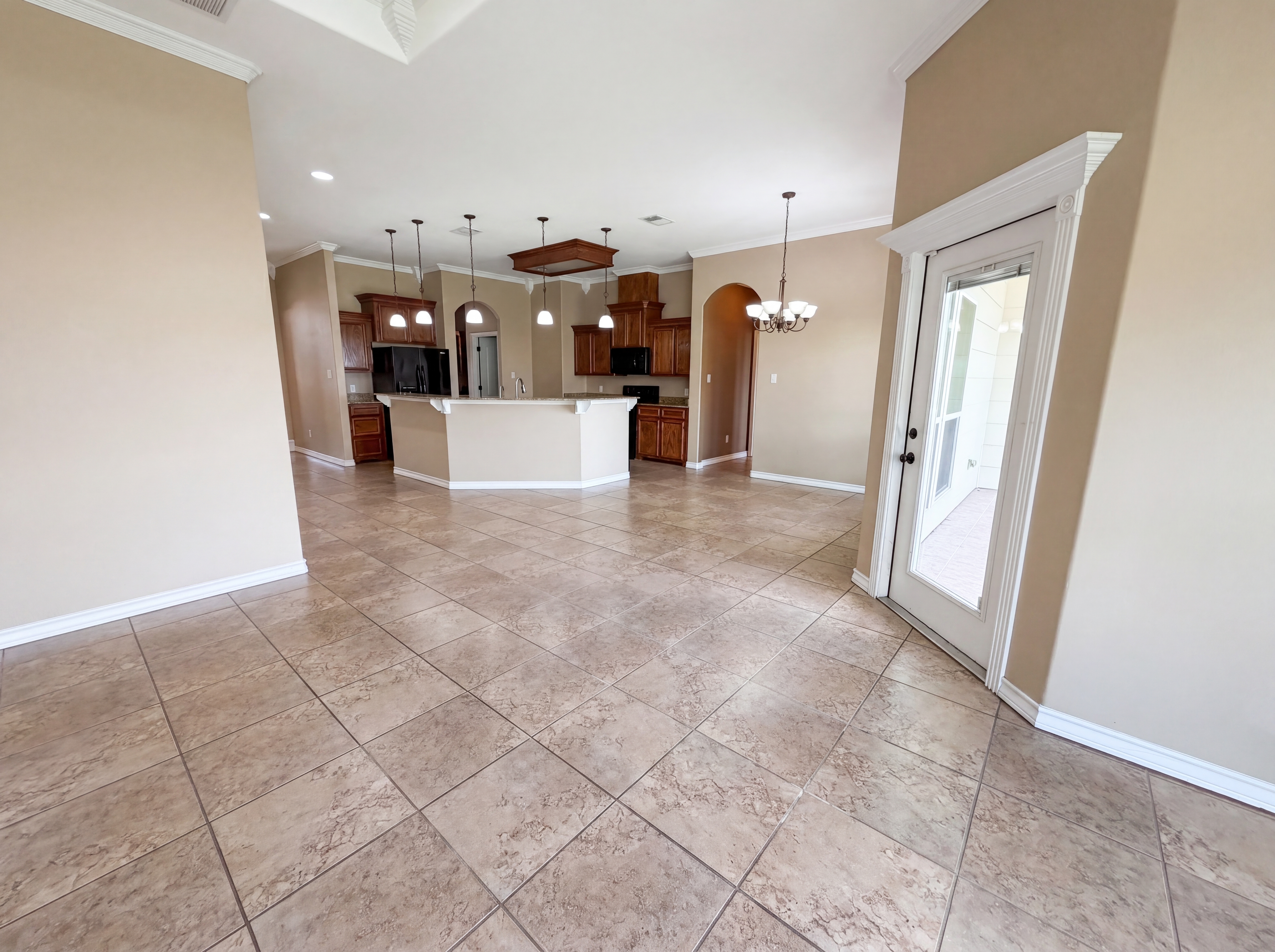 Photo 11 of 18 of 6906 King George Pl, Corpus Christi, TX