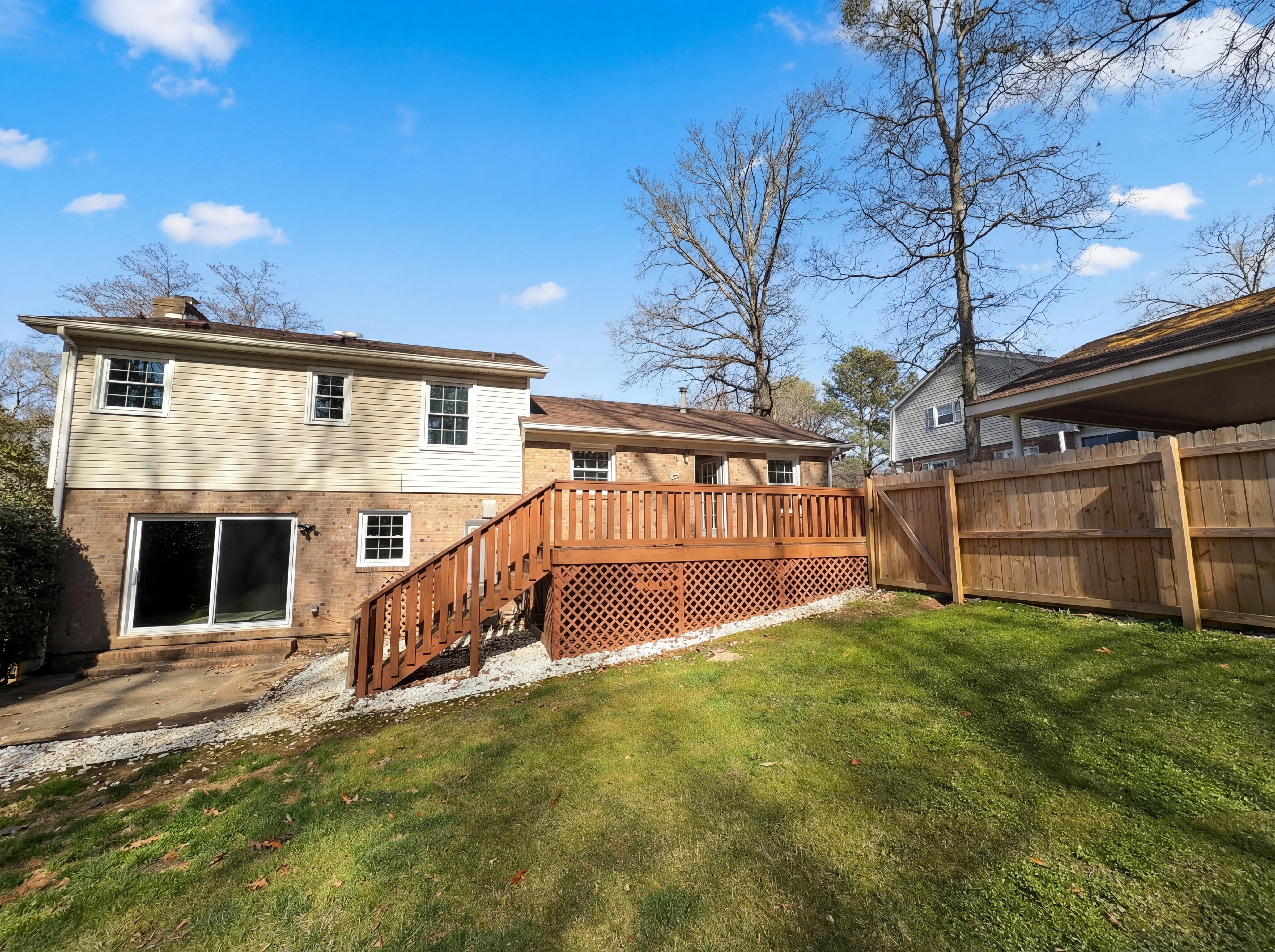 Photo 5 of 31 of 7700 Meadowdale Ln, Charlotte, NC