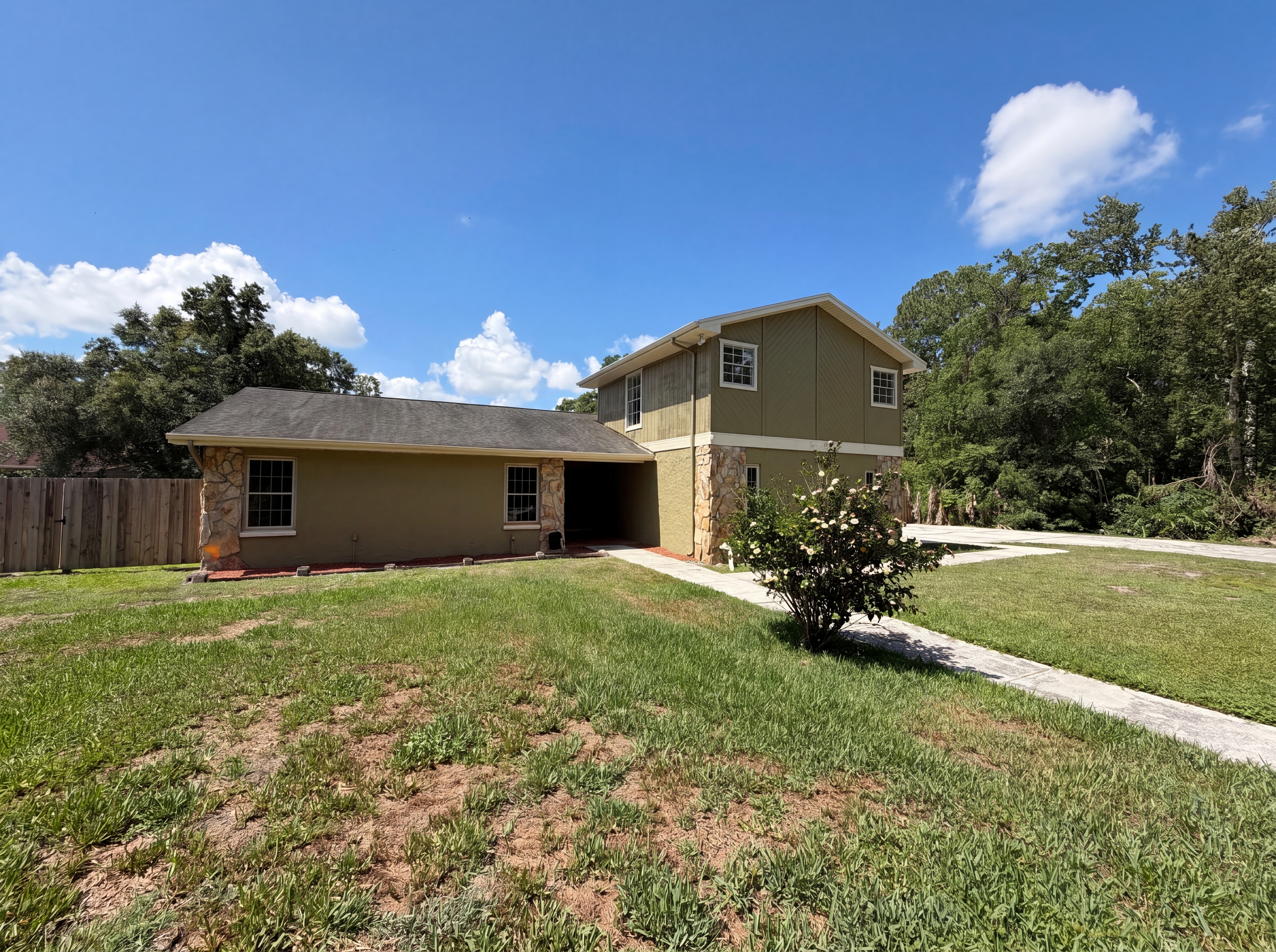 Photo 22 of 29 of 2534 Victarra Cir, Lutz, FL