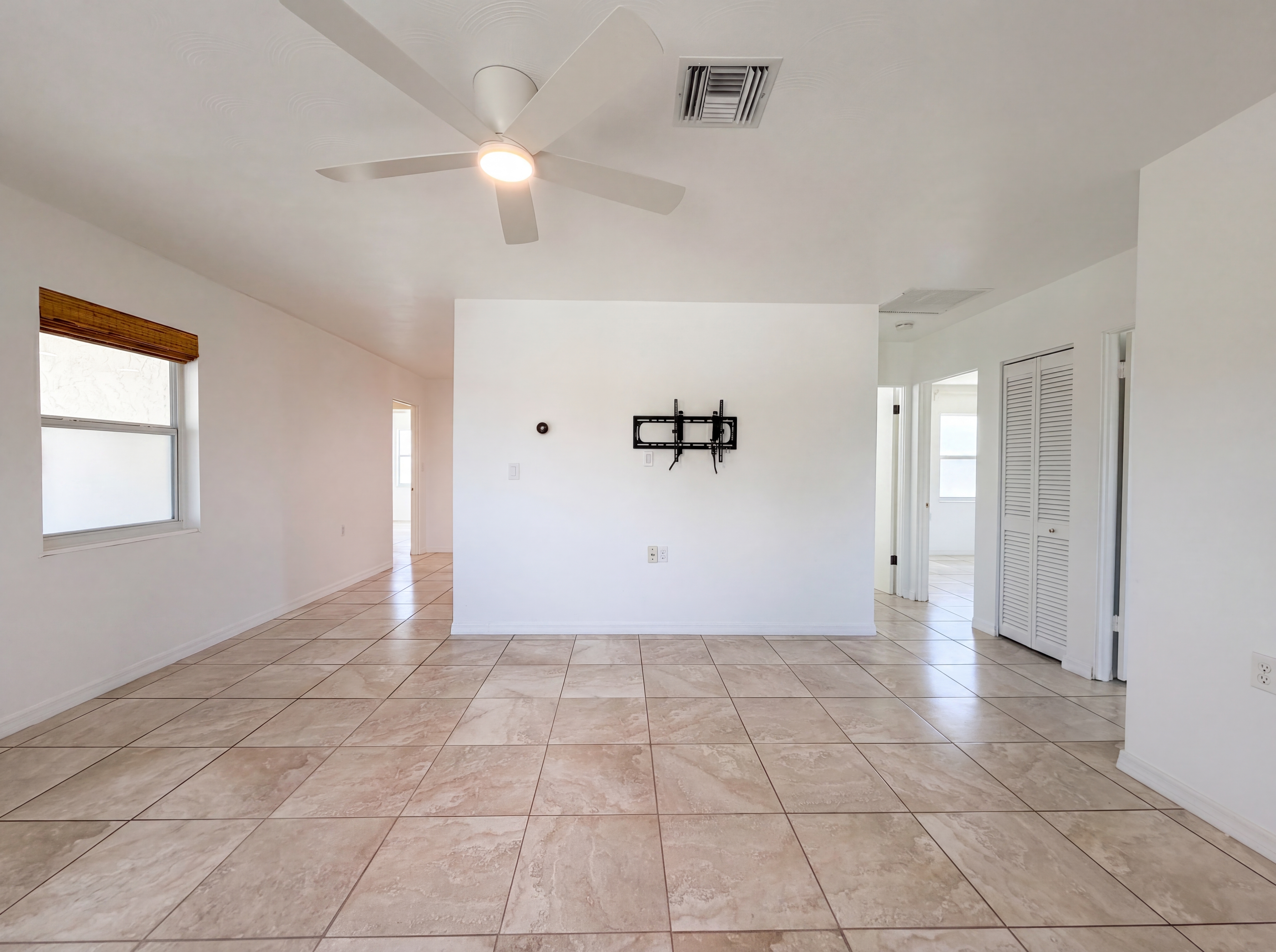 Photo 7 of 28 of 829 E 4th St, Englewood, FL