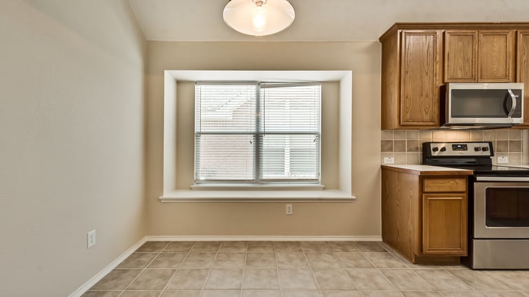 Photo 9 of 33 - 9621 Links Fairway Dr, Rowlett, TX 75089