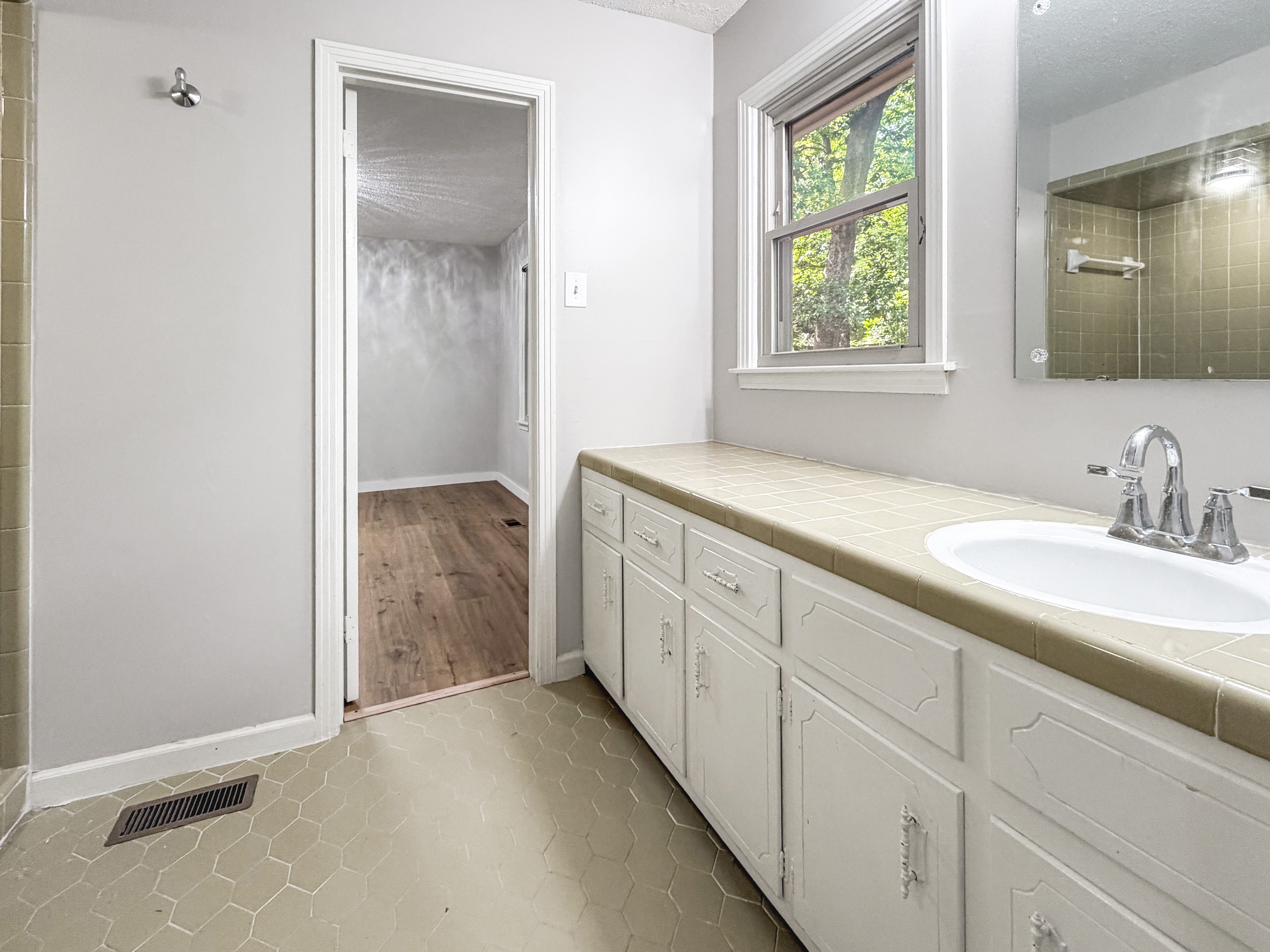 Photo 6 of 24 of 3495 Flintshire Dr, Hoover, AL