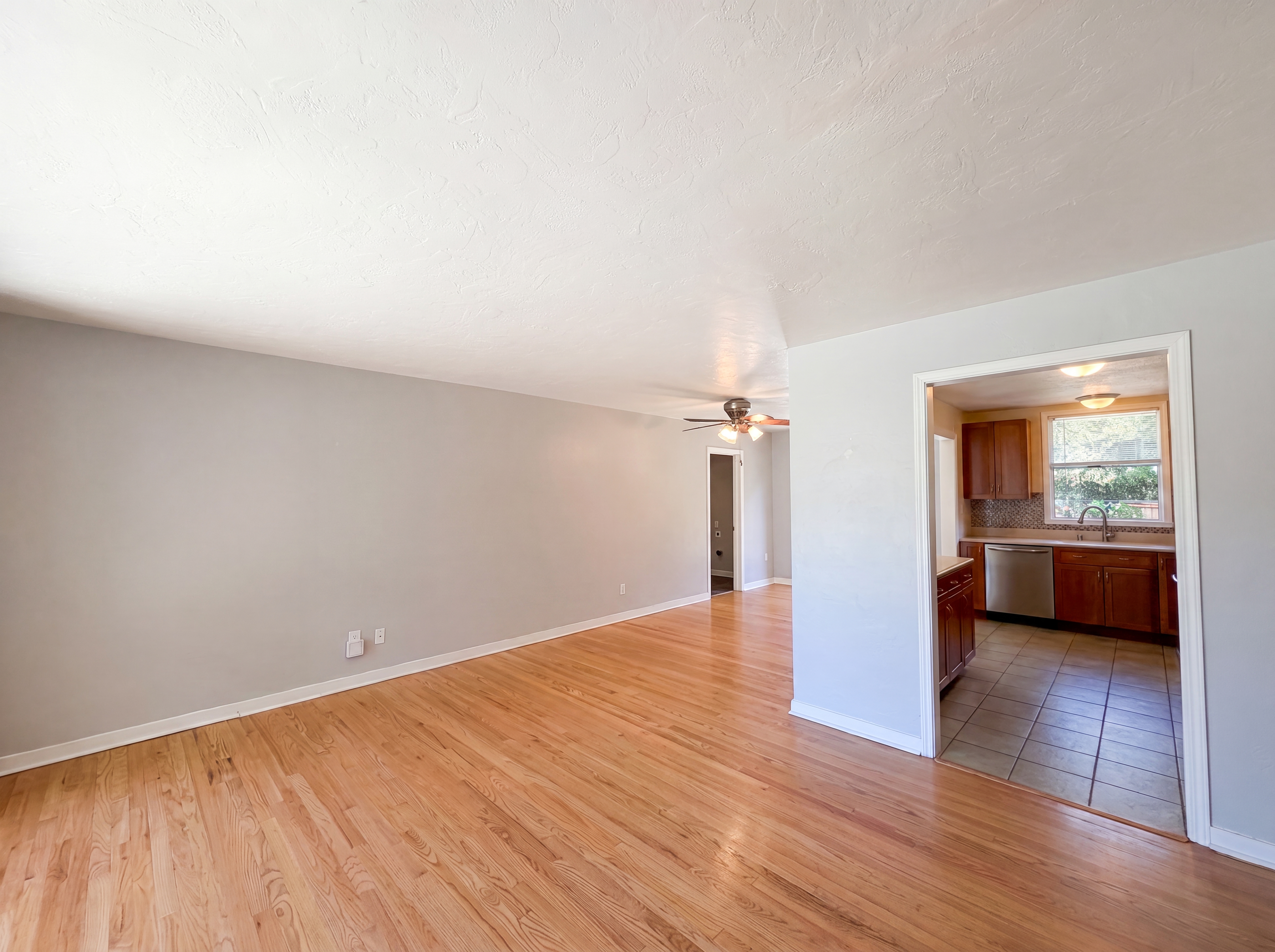 Photo 6 of 29 of 6015 12th Ave, Sacramento, CA