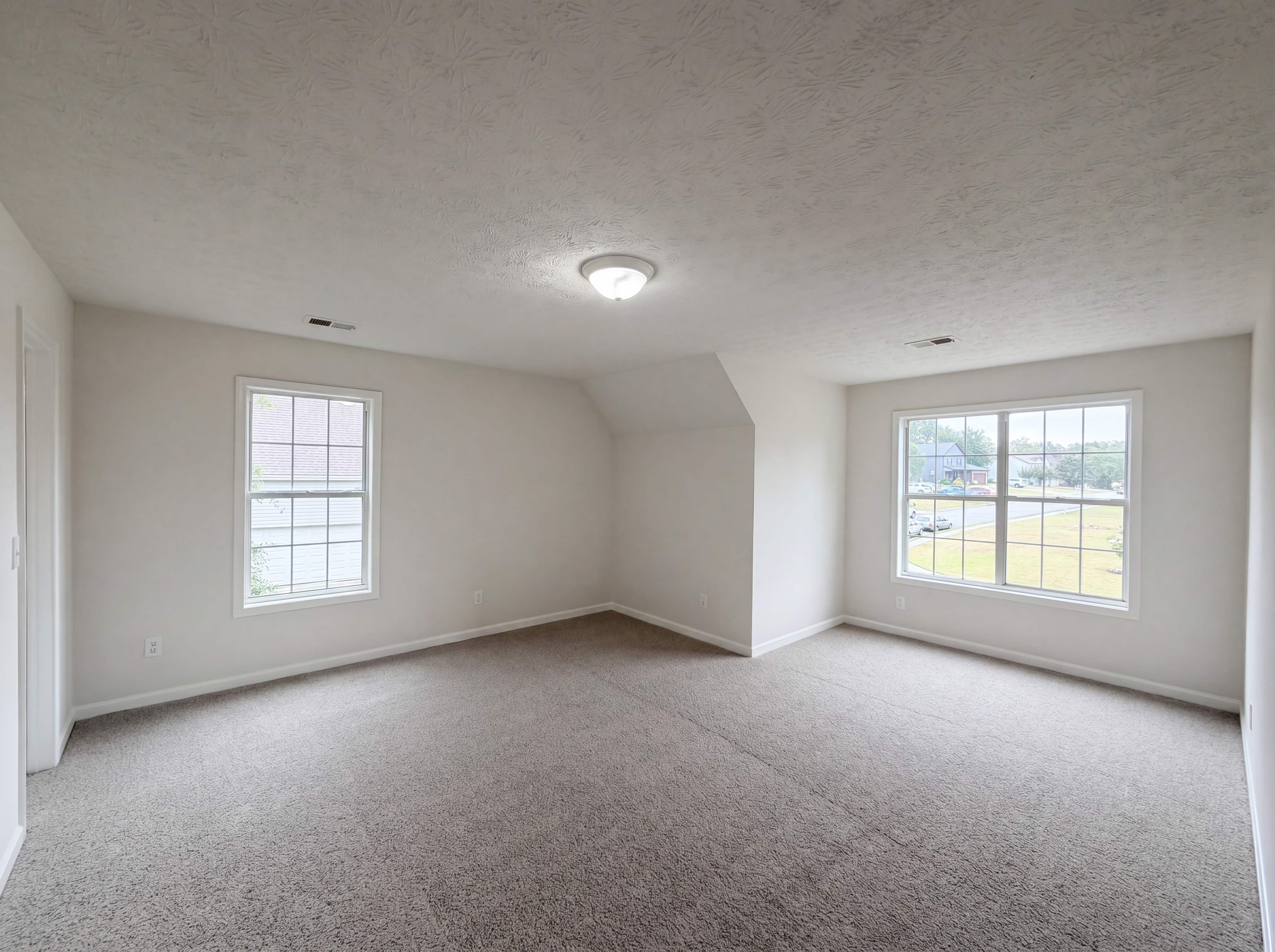 Photo 13 of 21 of 1555 Rose Pointe Dr, Loganville, GA
