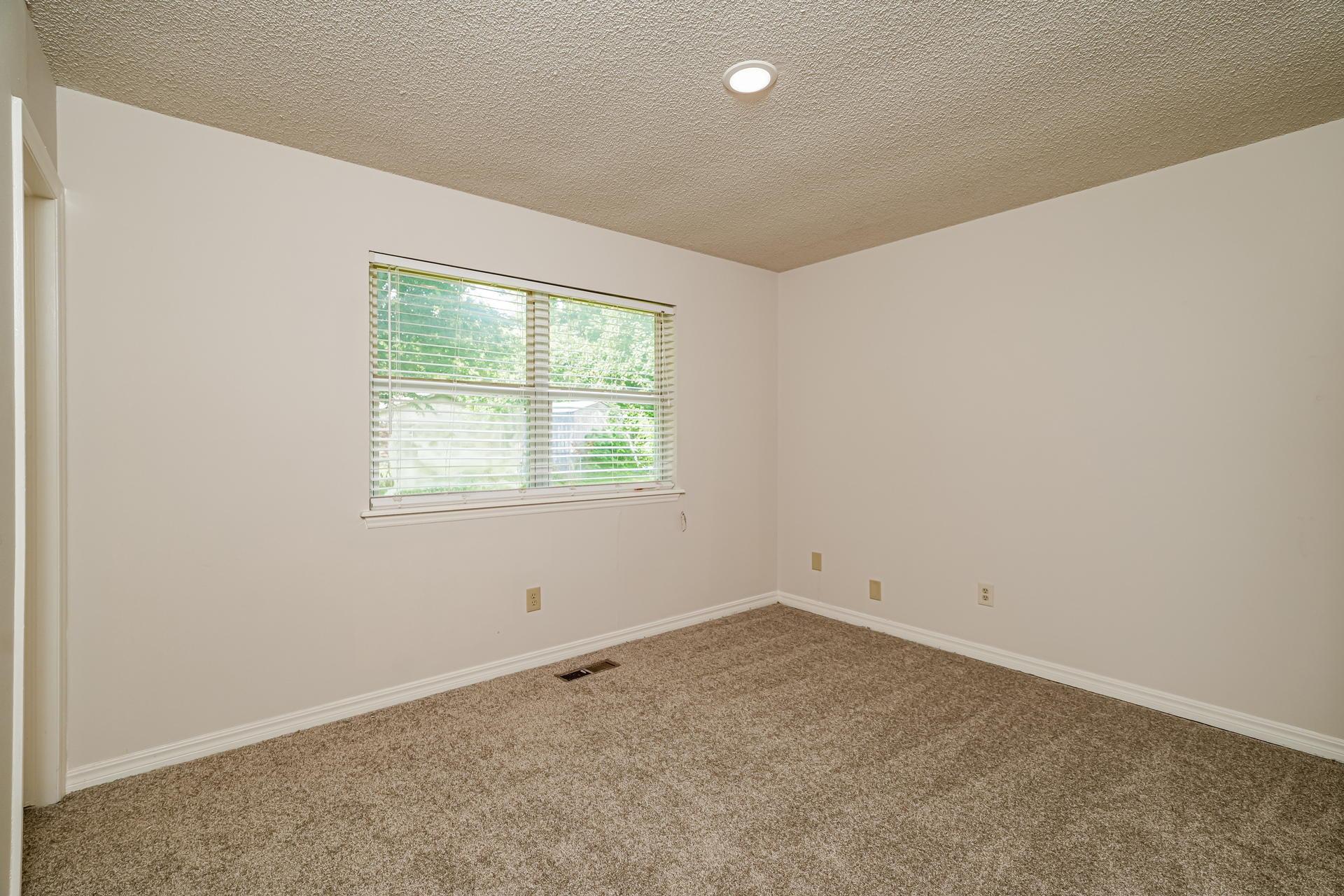 Photo 11 of 21 of 2701 S 115th East Pl, Tulsa, OK