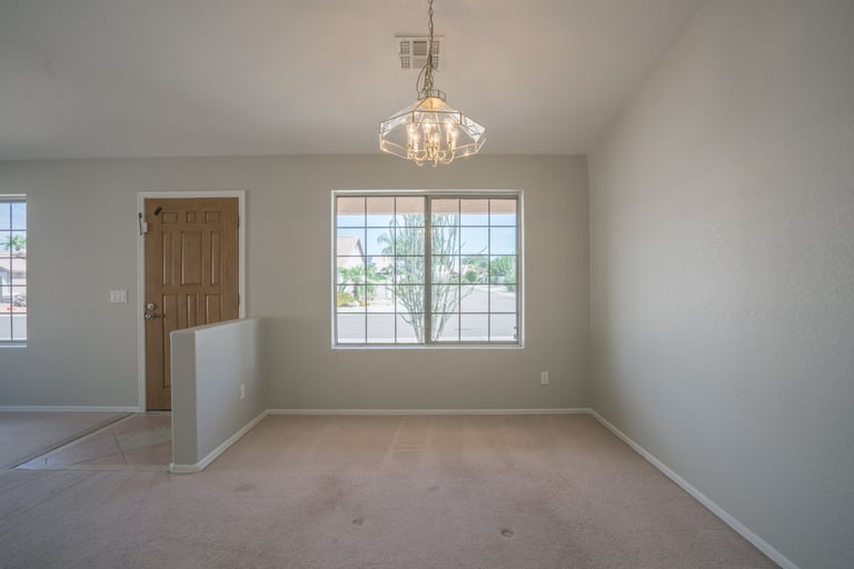 Photo 4 of 27 - 3801 W Park View Ln, Glendale, AZ 85310