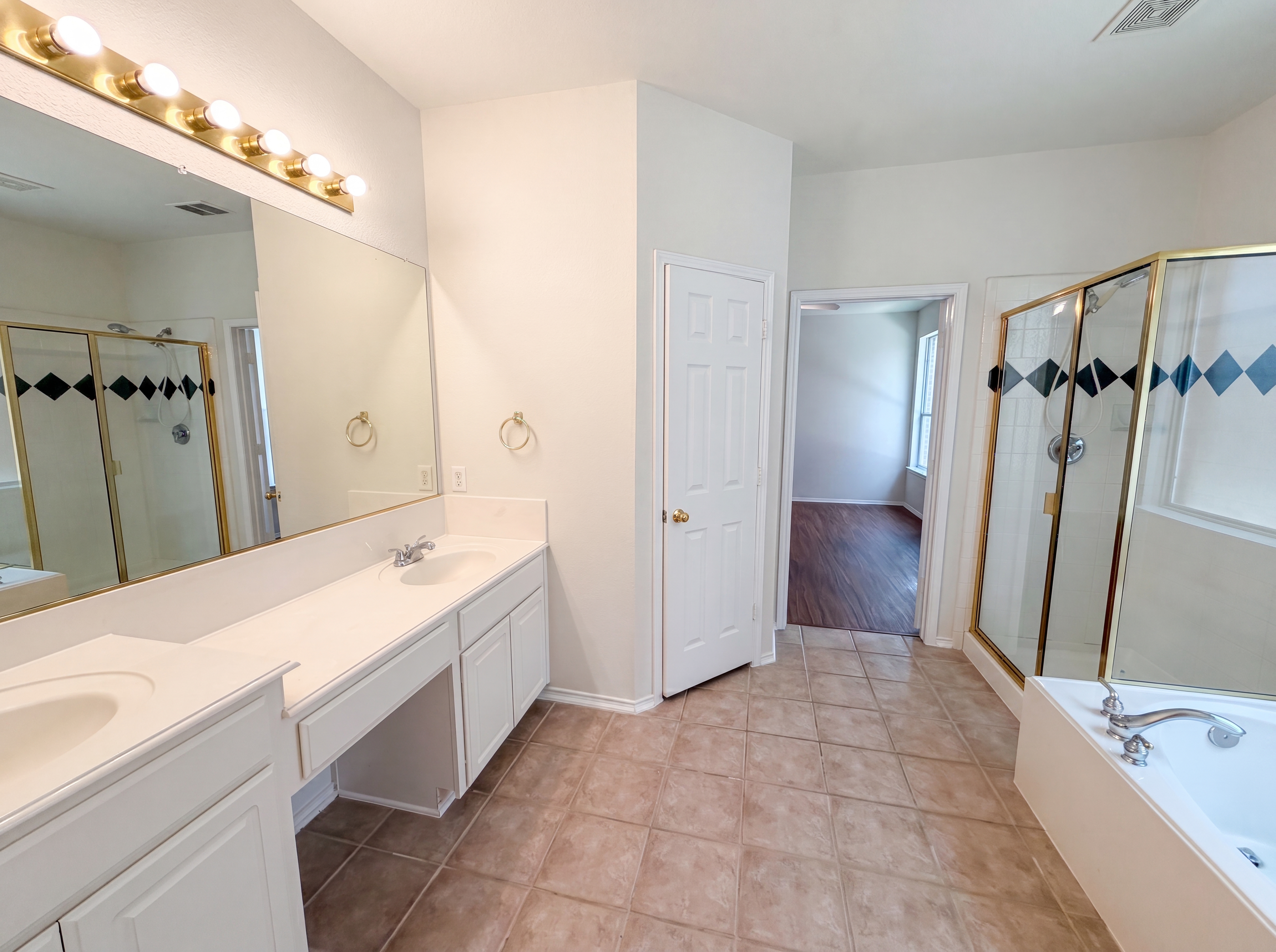 Photo 13 of 22 of 1202 McCormick St, Garland, TX
