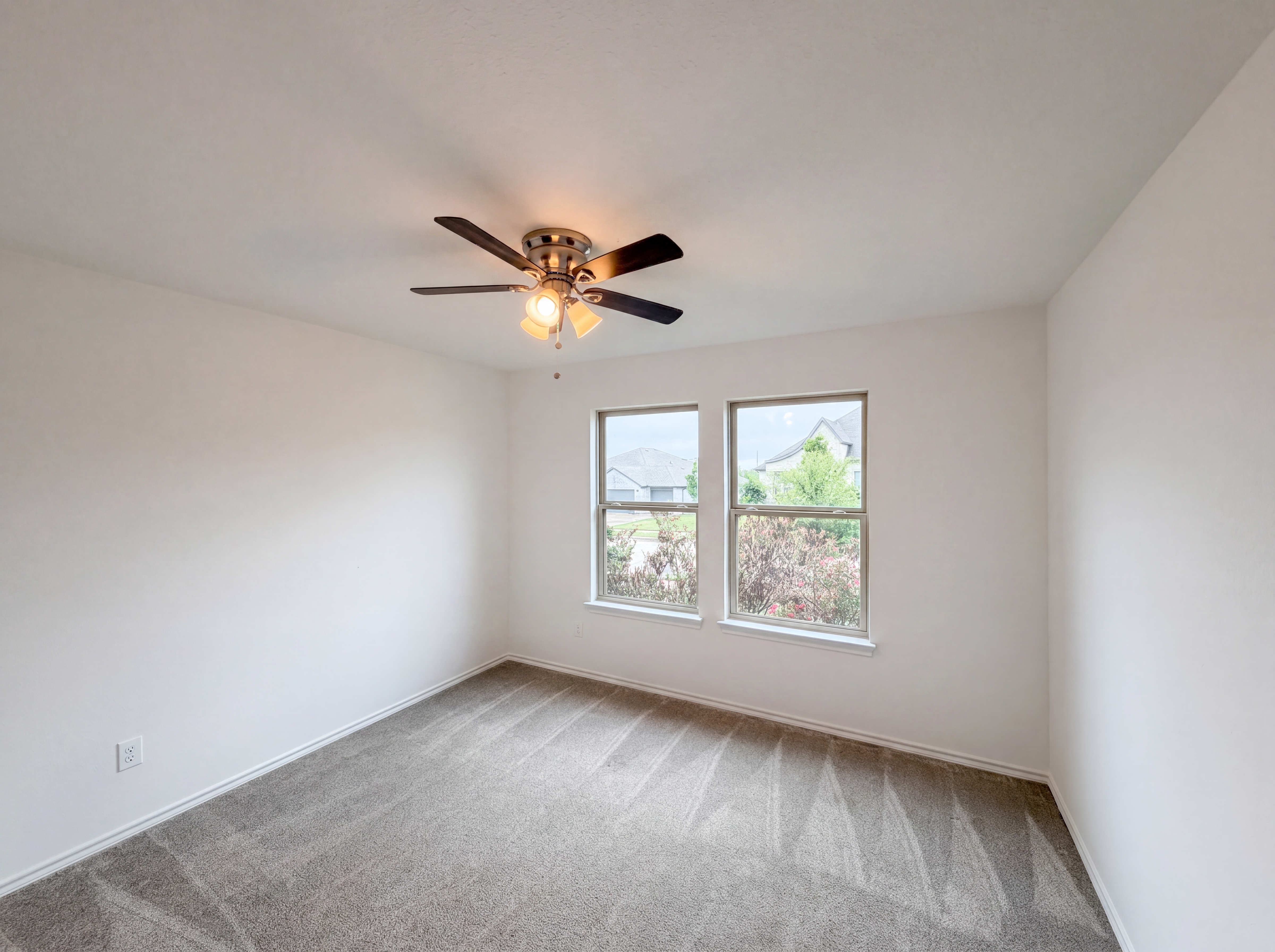 Photo 11 of 19 of 1631 Glade Meadows Dr, Joshua, TX