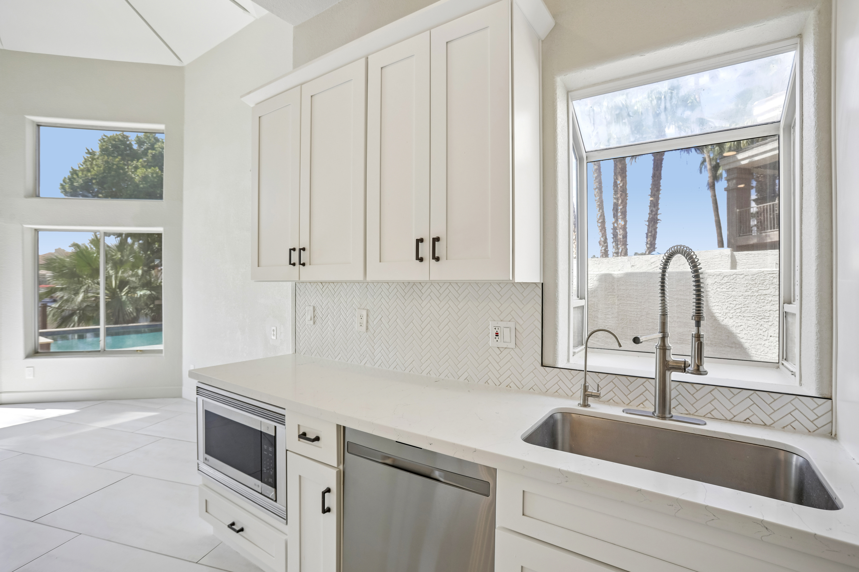 Photo 13 of 46 of 1401 W Sandpiper Dr, Gilbert, AZ