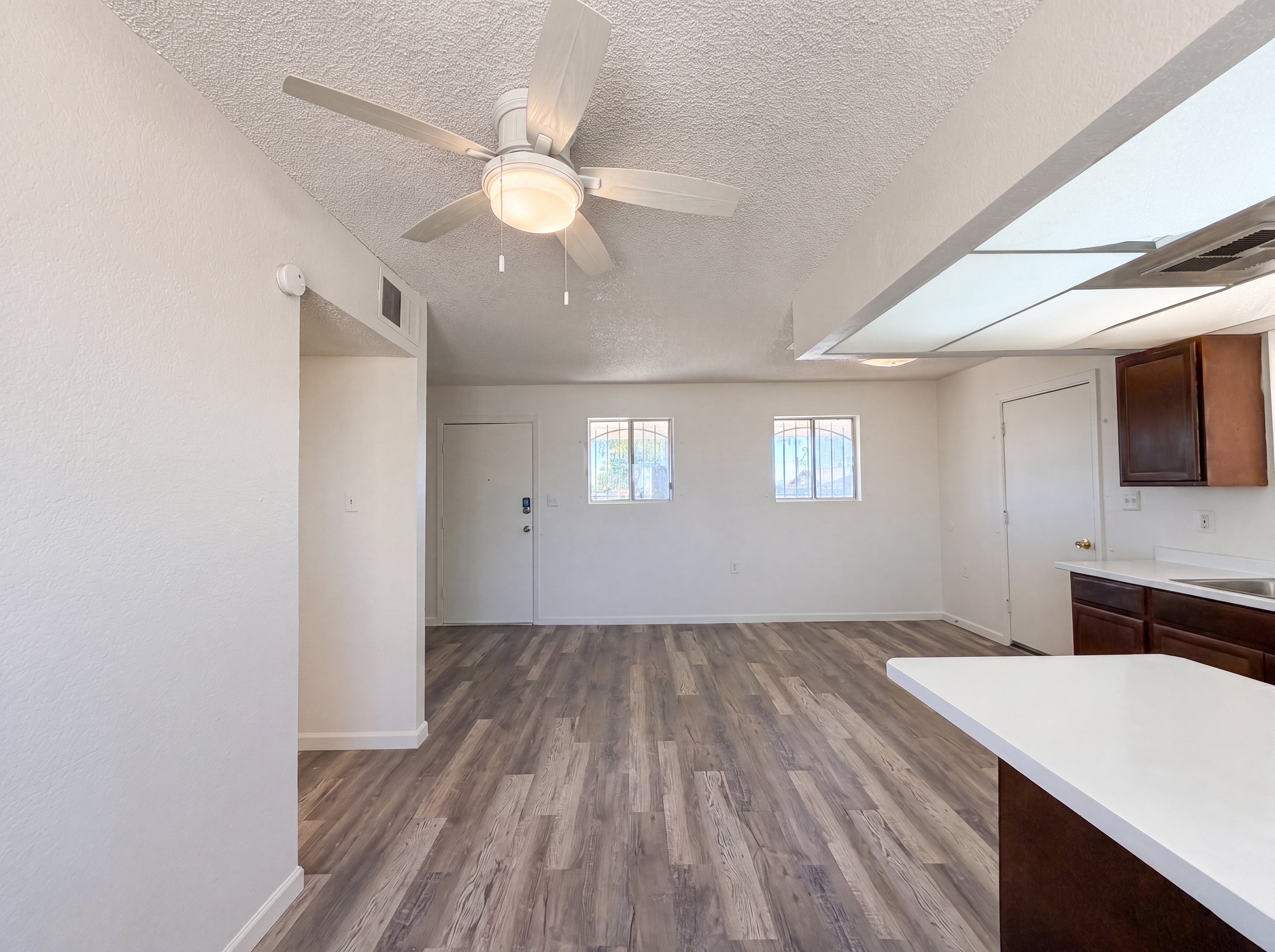 Photo 3 of 17 of 4451 S 20th St, Phoenix, AZ