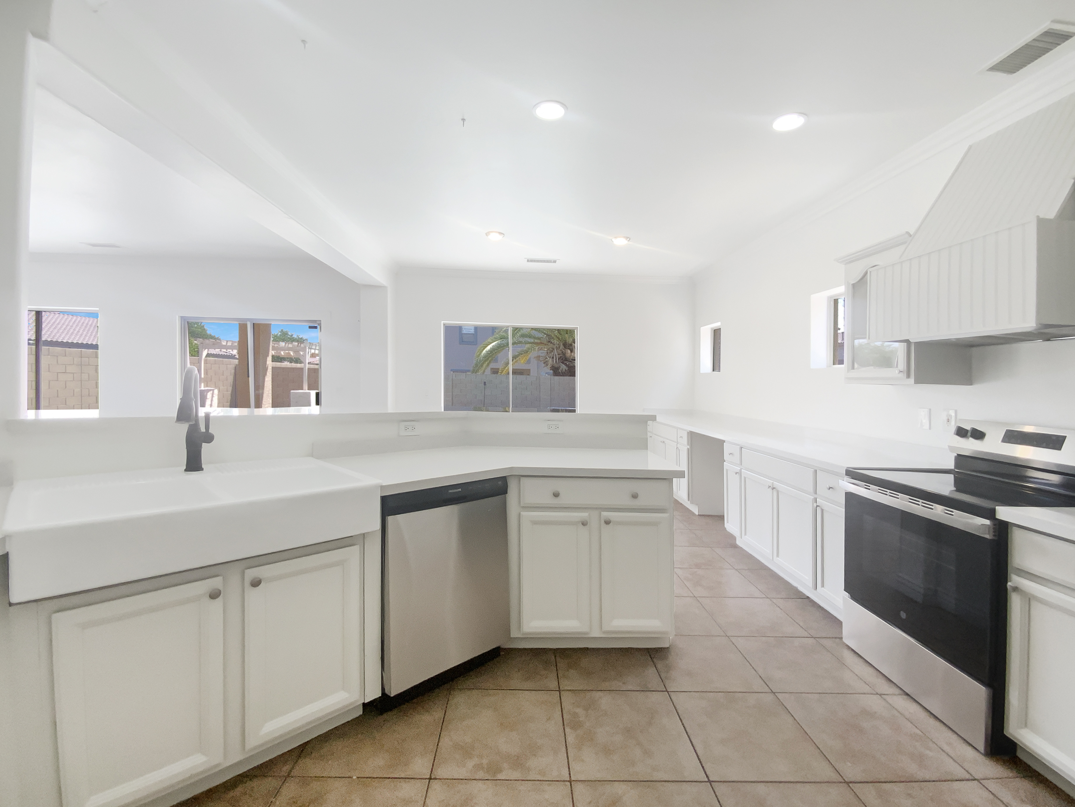 Photo 6 of 21 of 10221 E Knowles Ave, Mesa, AZ