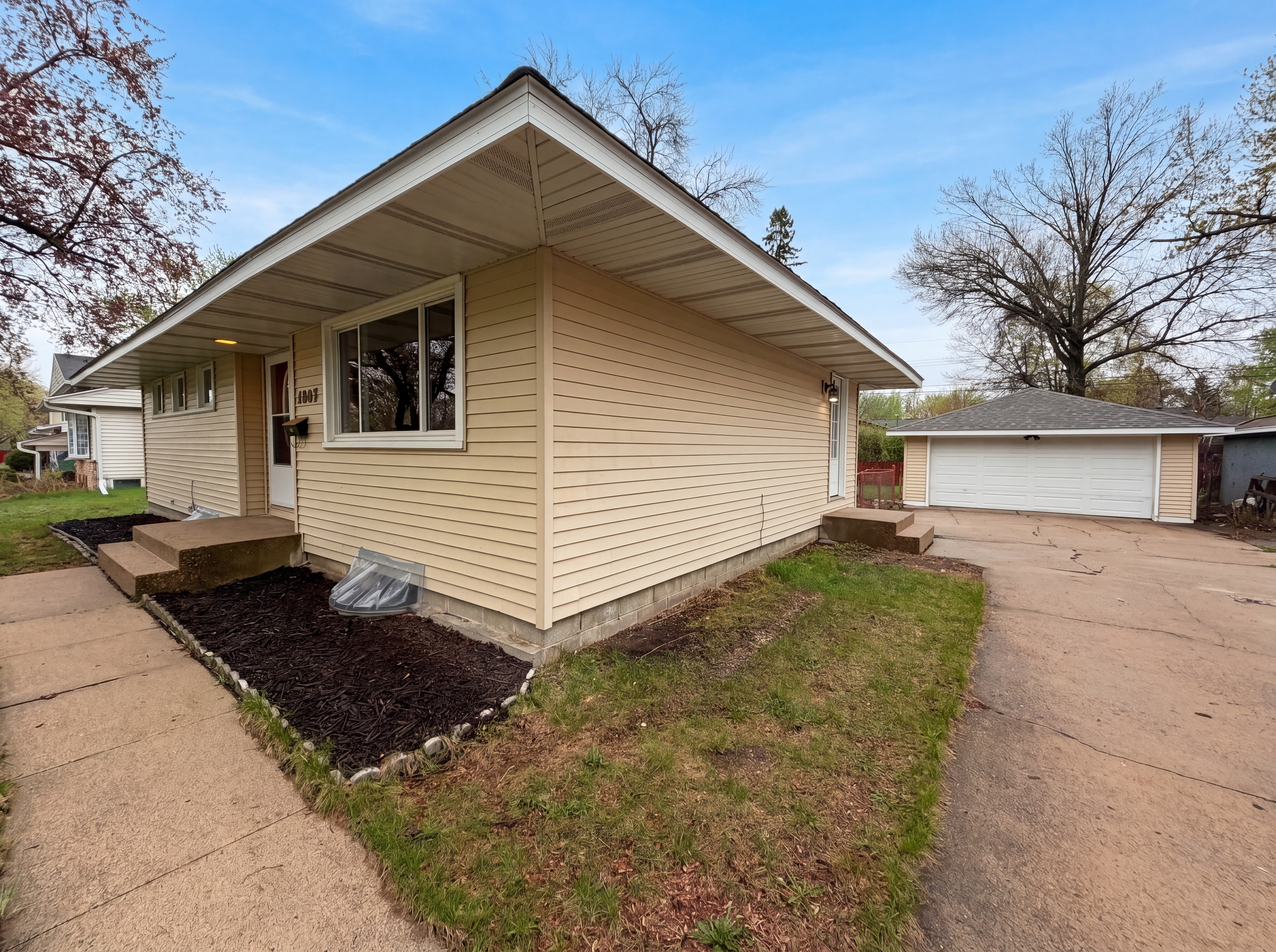 Photo 19 of 22 of 2807 Ohenry Rd, Brooklyn Center, MN