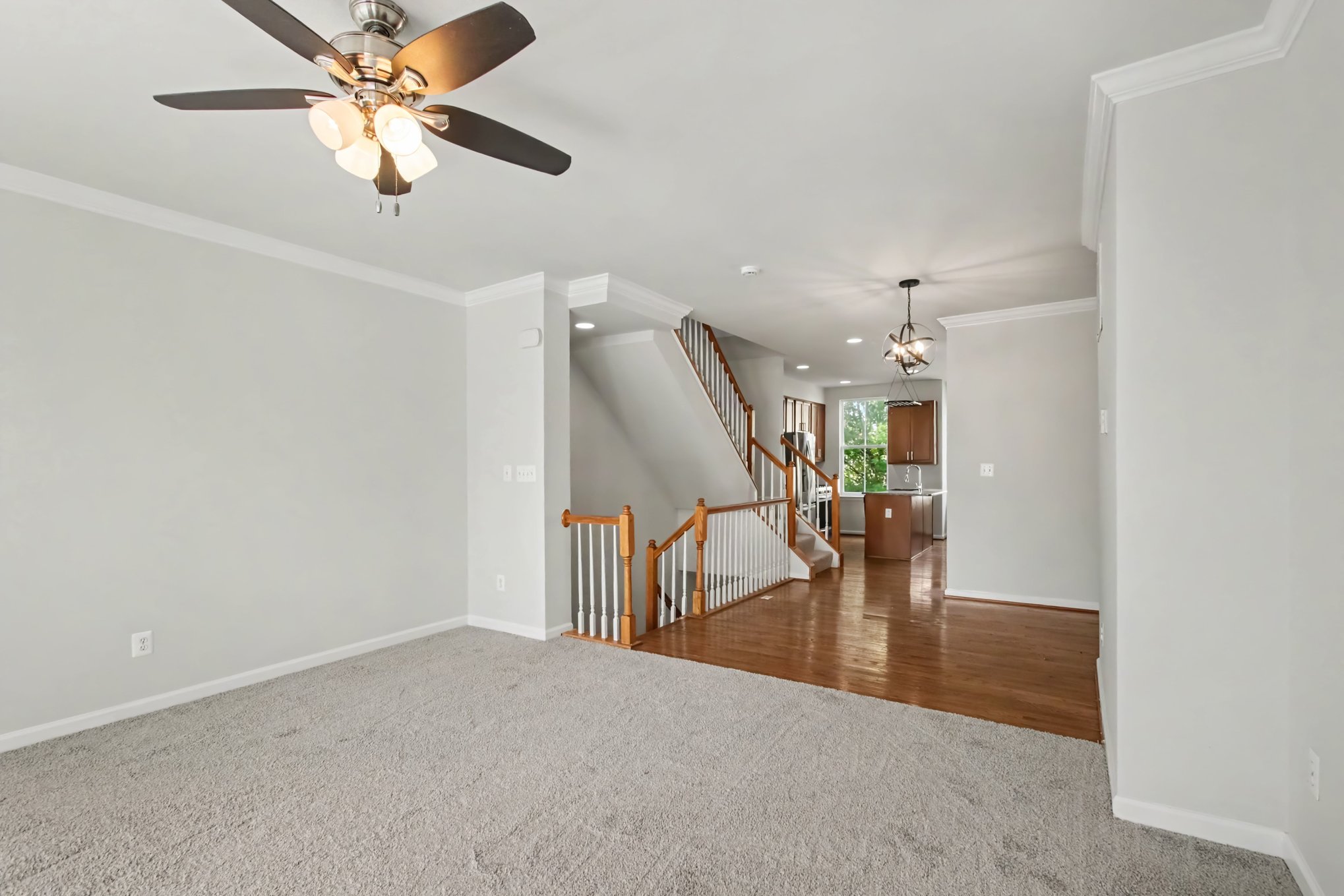 Photo 2 of 19 of 16759 Shingle Oak Dr, Woodbridge, VA