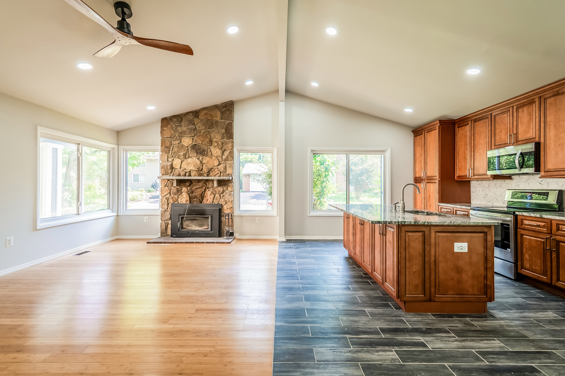 Photo 3 of 19 of 256 W Meadowland Ln, Sterling, VA