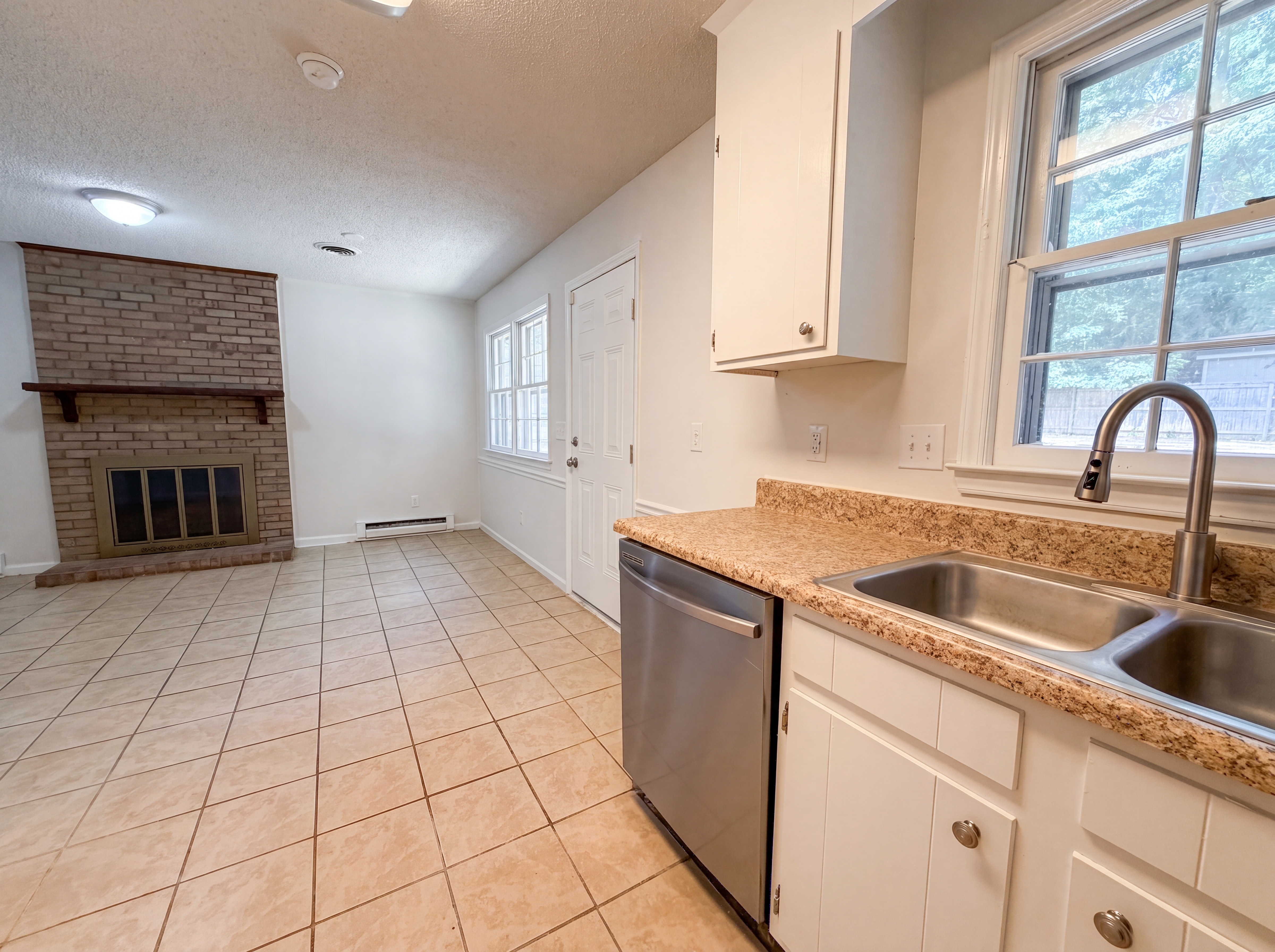Photo 6 of 23 of 4708 Chaucer Dr, Greensboro, NC