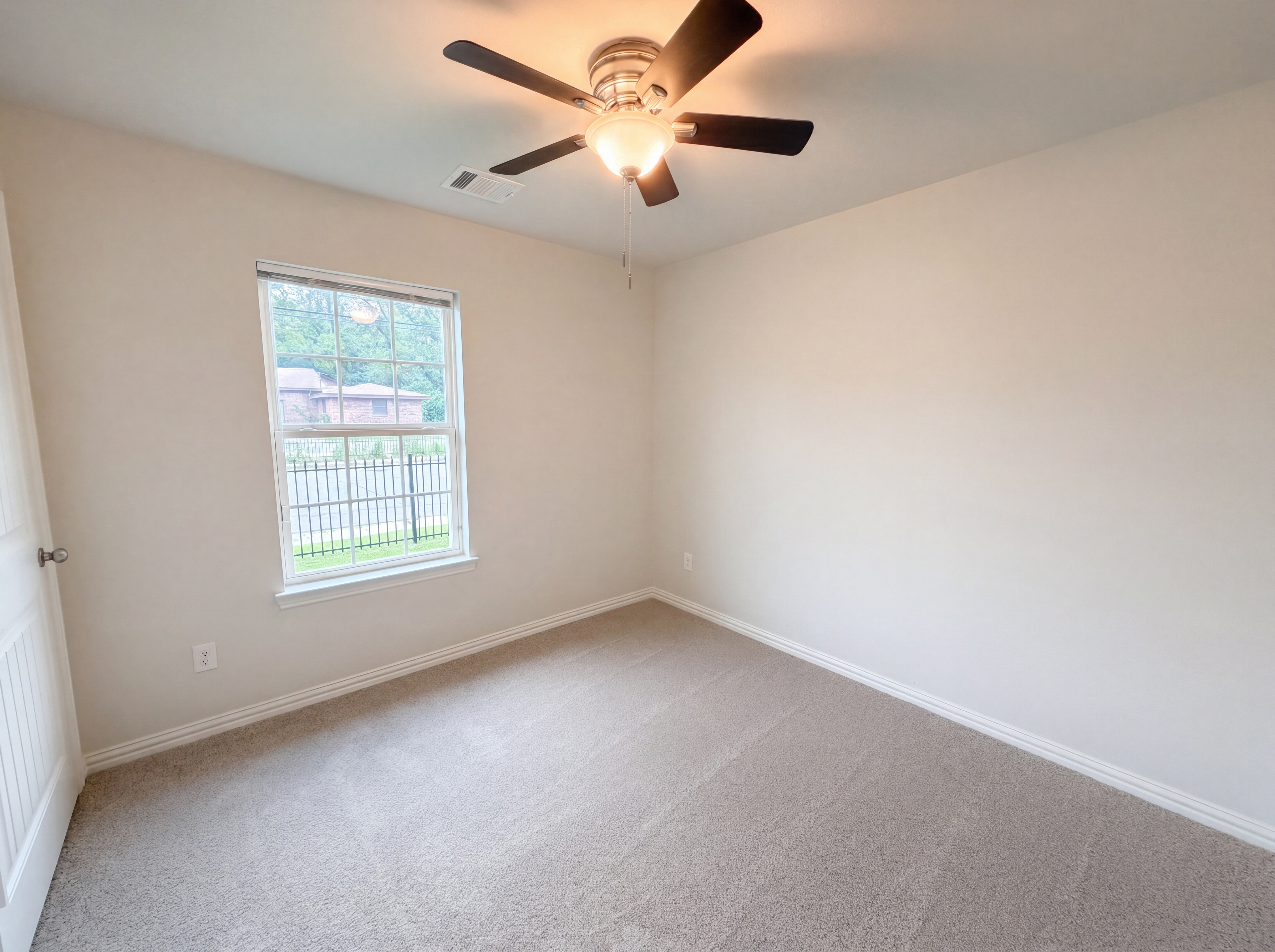 Photo 6 of 16 of 1739 McBroom St, Dallas, TX