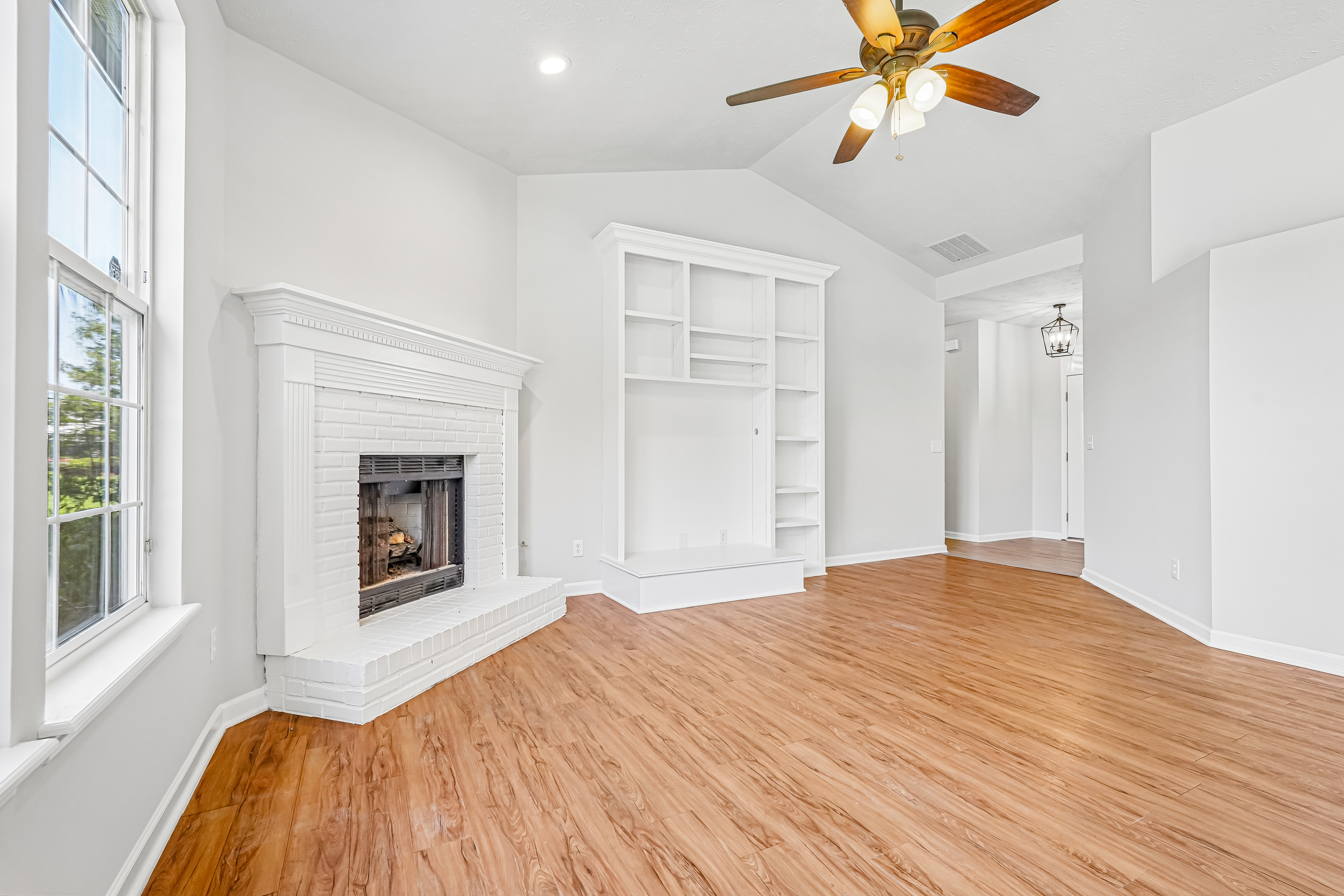 Photo 25 of 48 of 2082 Lawrin Ct, Indianapolis, IN