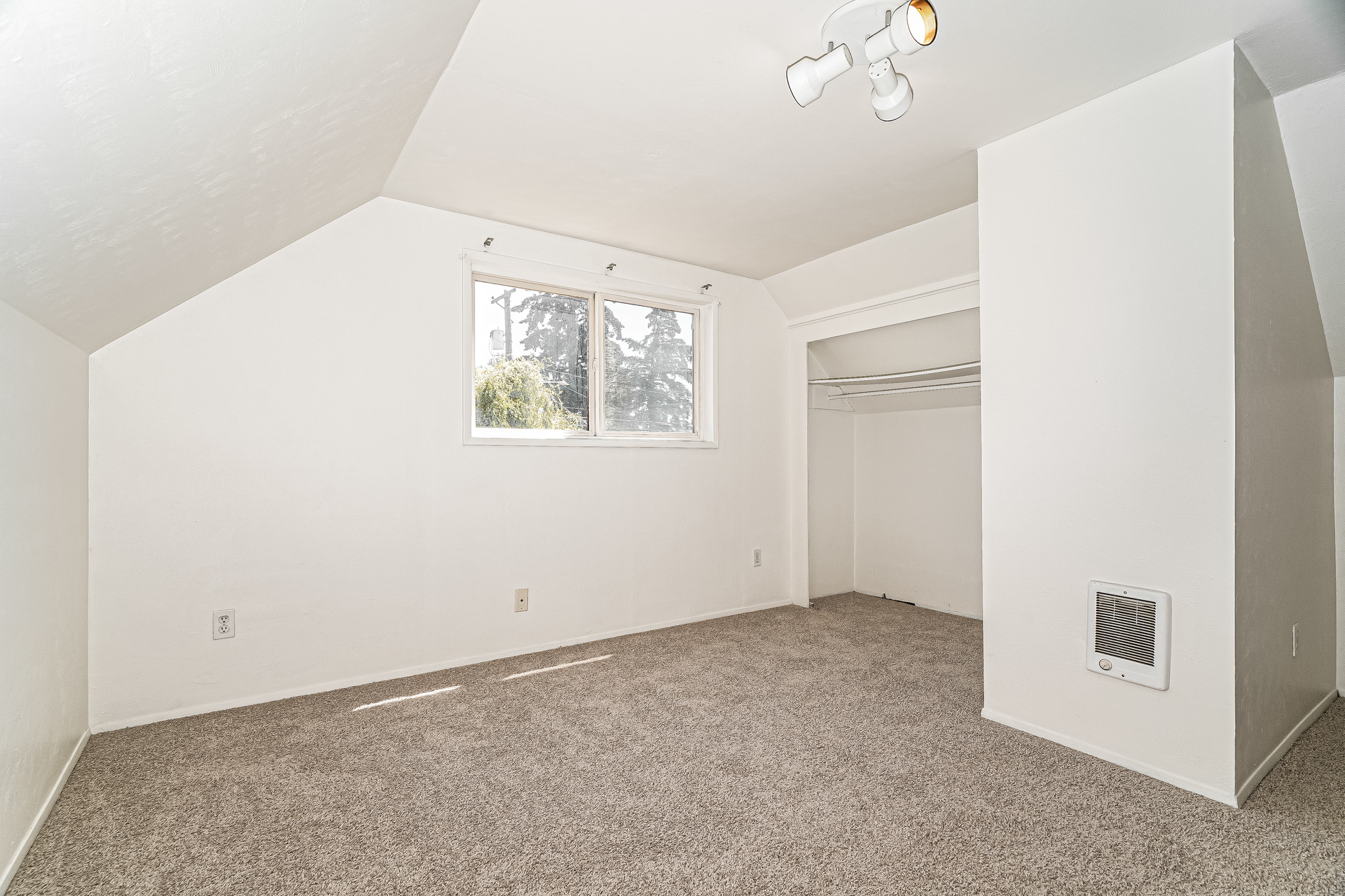 Photo 36 of 41 of 3627 S Monroe St, Tacoma, WA