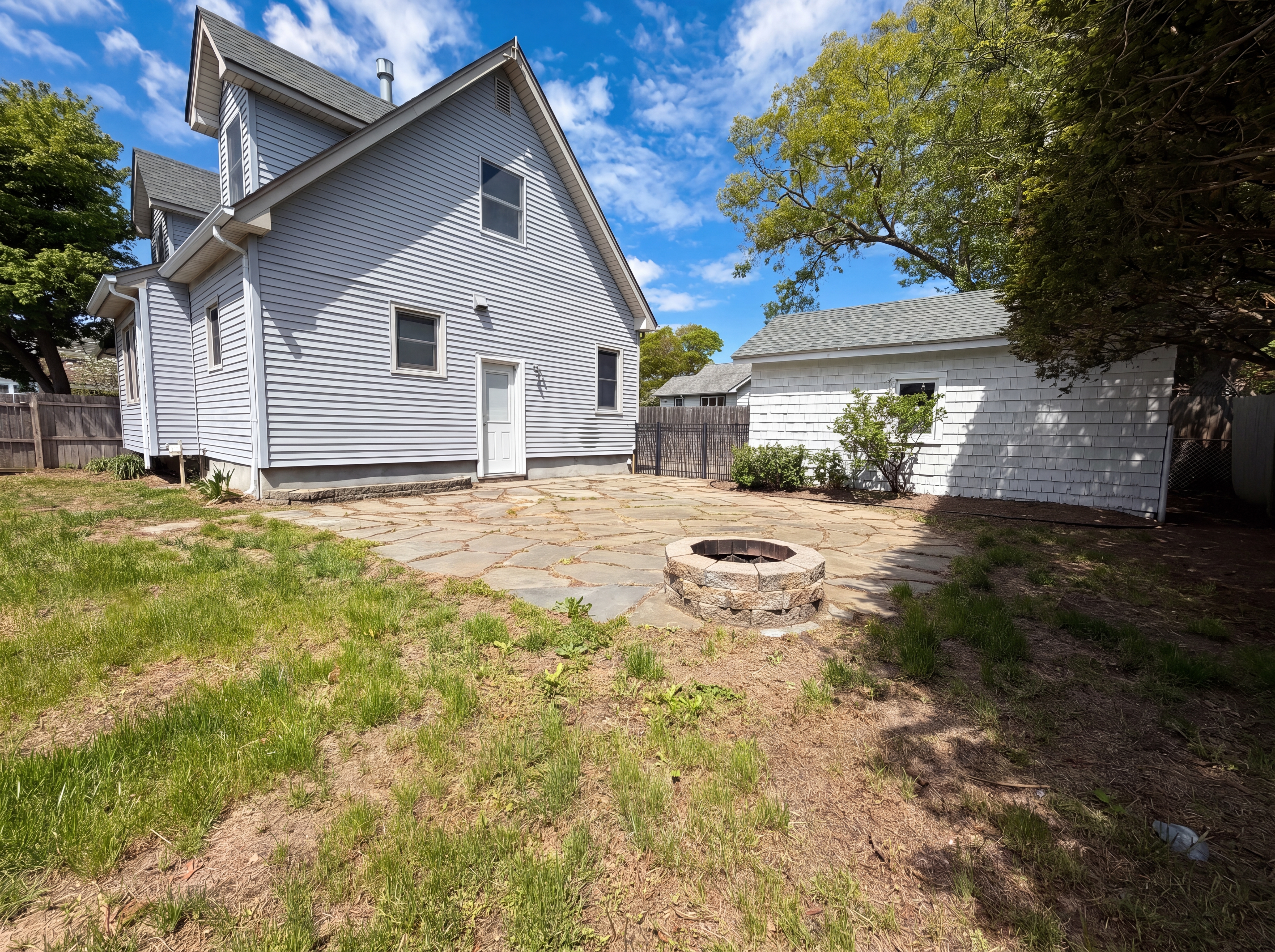 Photo 5 of 26 of 43 Highland Ave, Patchogue, NY