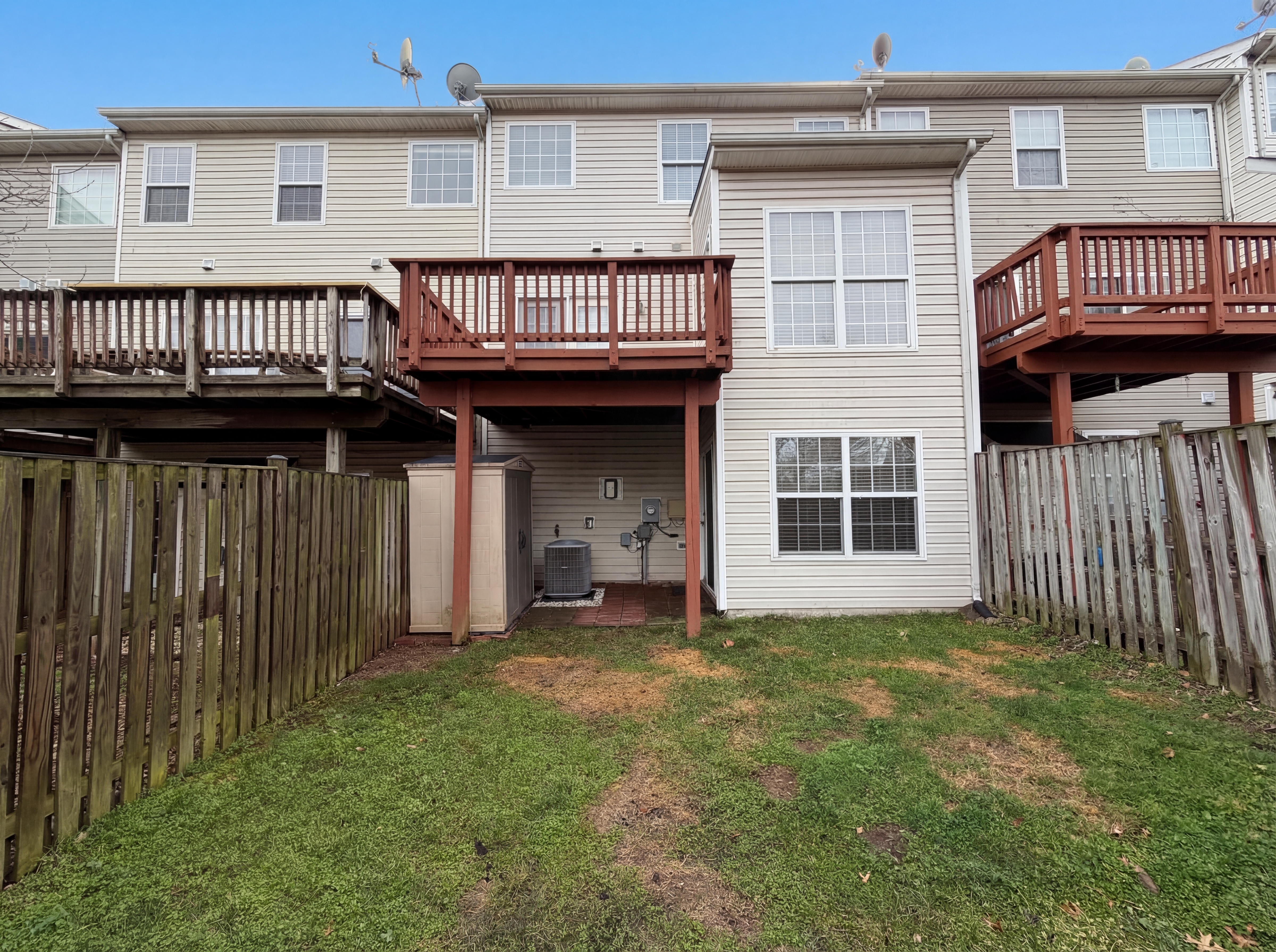 Photo 5 of 28 of 18560 Sierra Springs Sq, Leesburg, VA