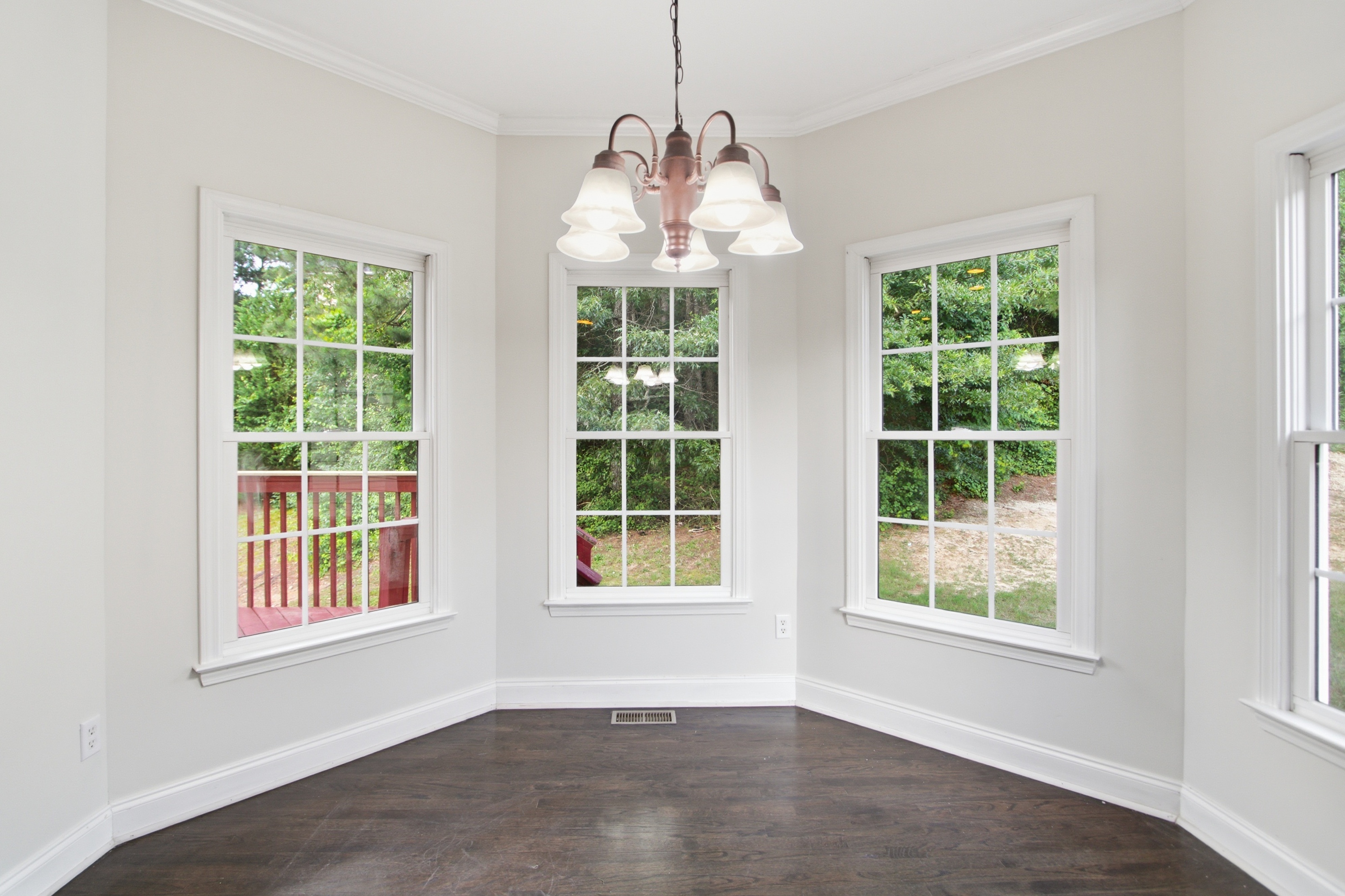 Photo 8 of 61 of 1028 River Forest Pt, Lawrenceville, GA