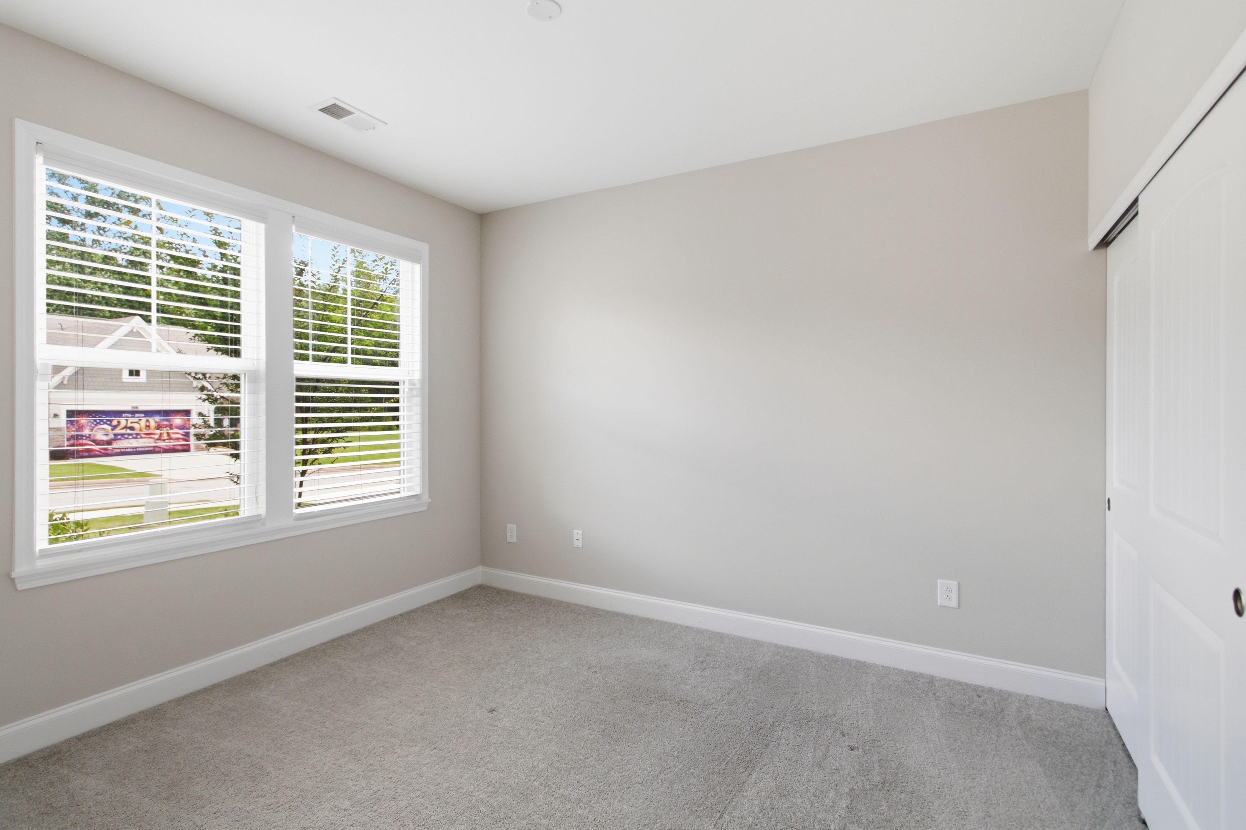 Photo 16 of 33 of 210 Balsam Dr, Dallas, GA