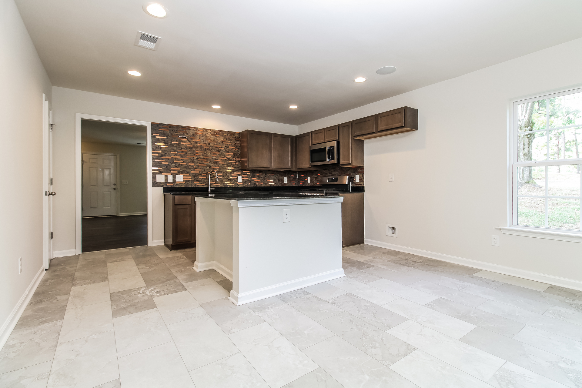 Photo 2 of 21 of 301 Rolling Knoll Dr, Columbia, SC