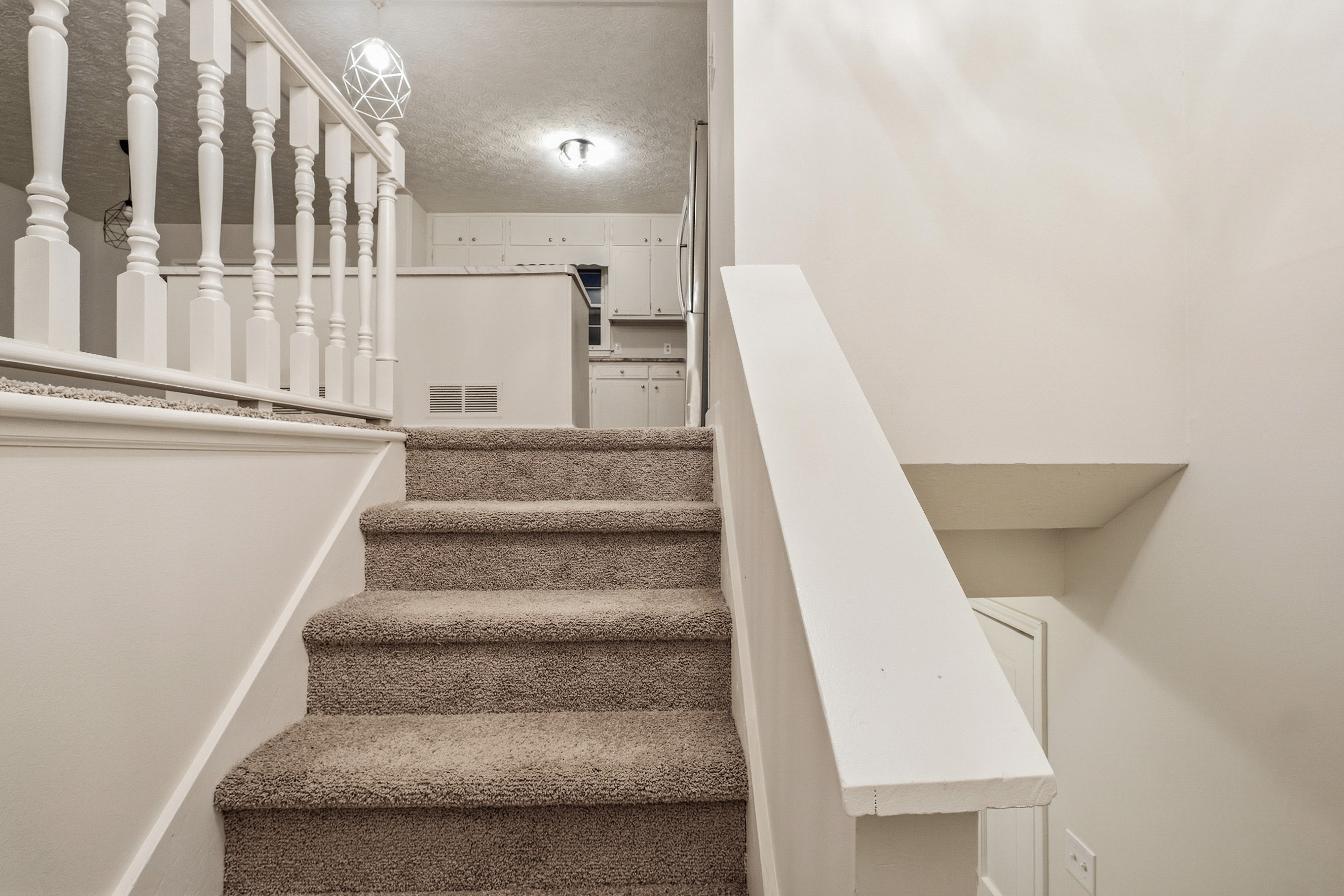 Photo 12 of 27 of 4222 King James Ct, Snellville, GA