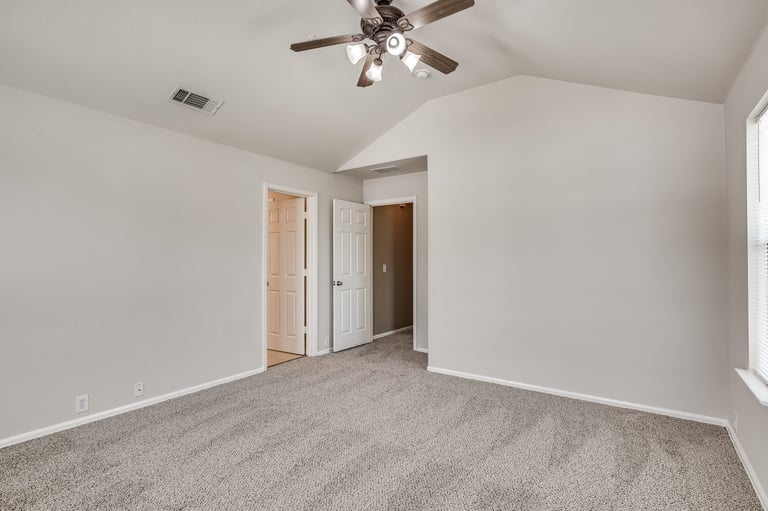 Photo 17 of 29 - 184 Leonard St, Lewisville, TX 75057