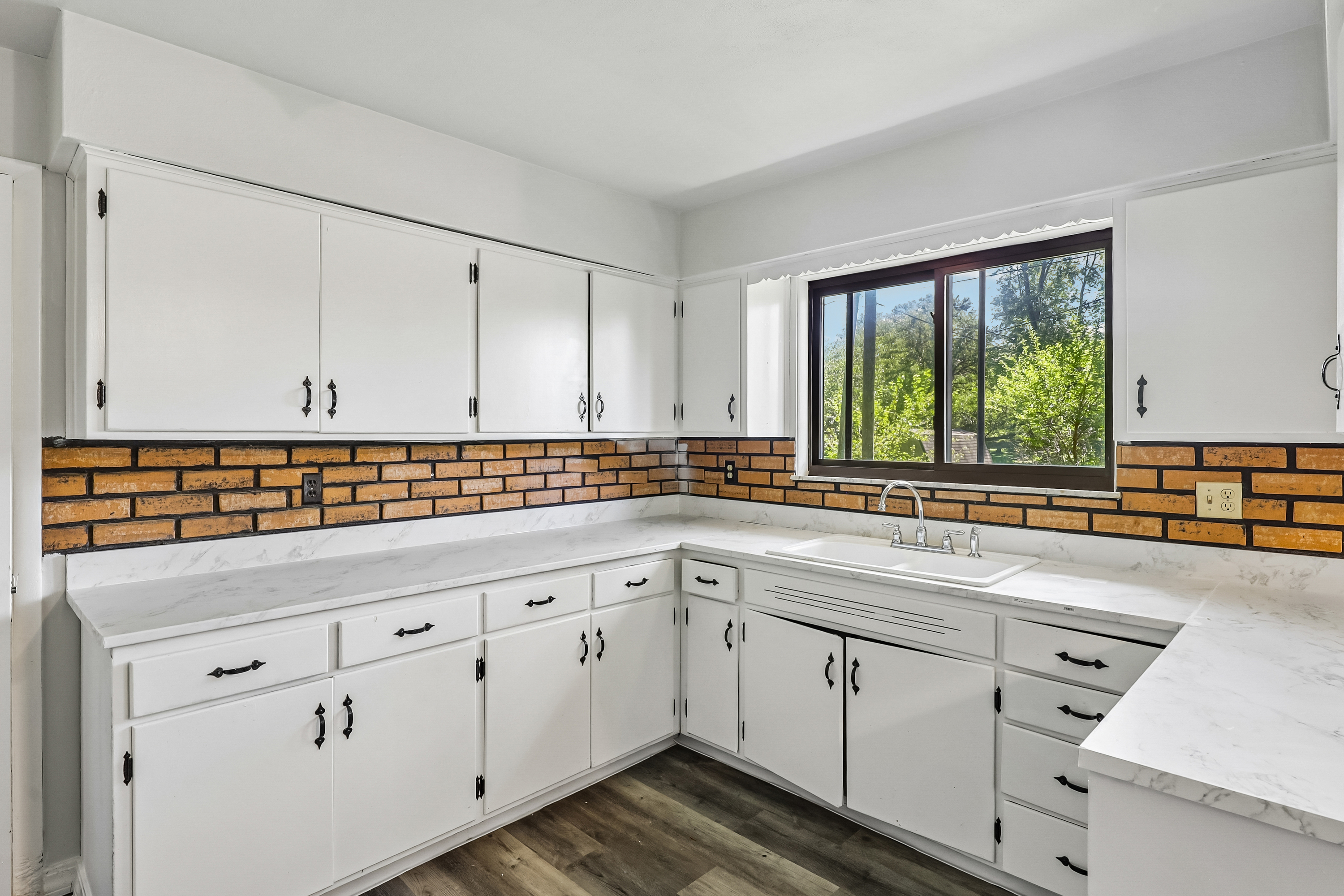 Photo 2 of 42 of 4071 Carondelet Dr, Dayton, OH