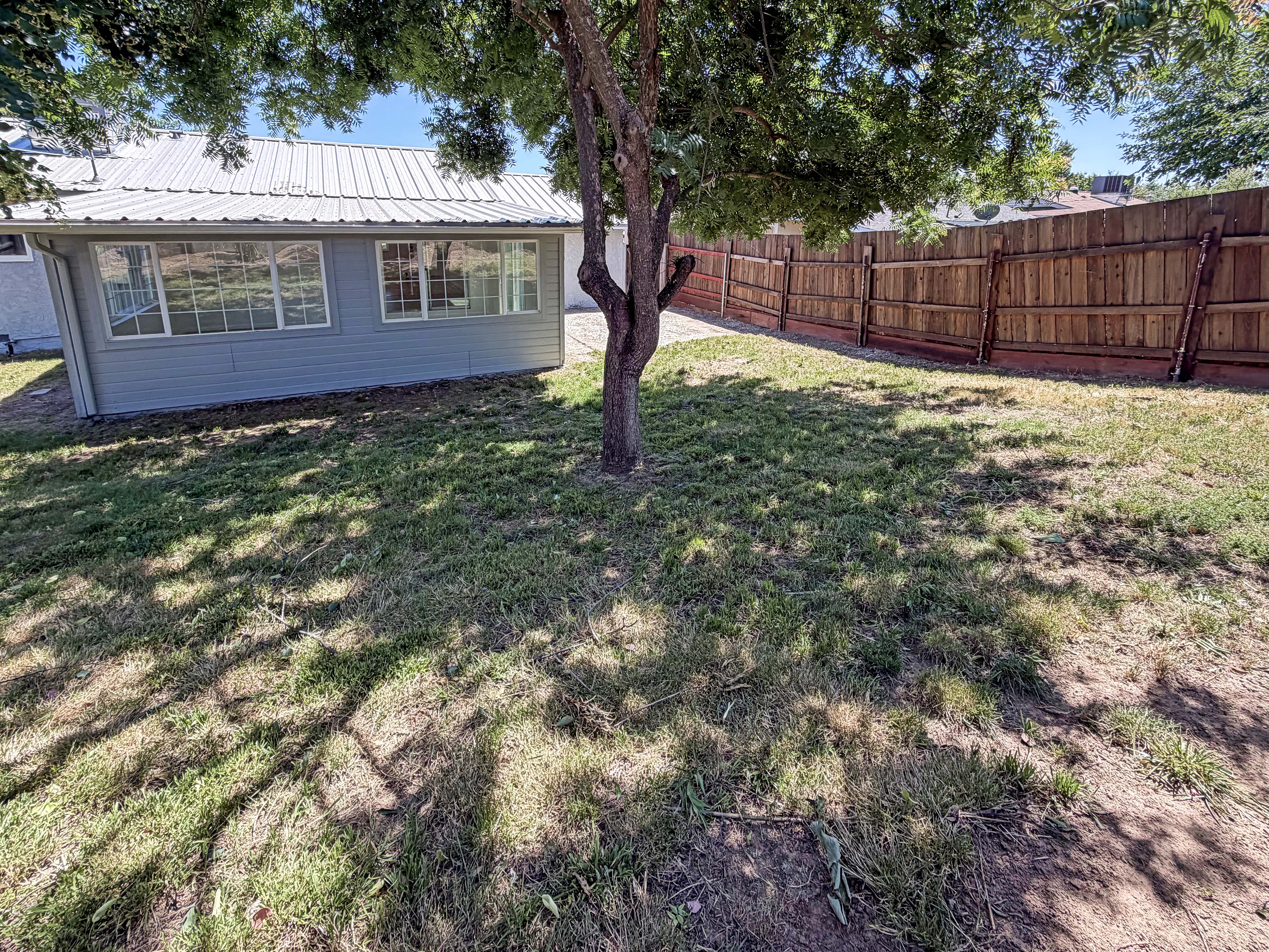Photo 23 of 26 of 7827 Glen Tree Dr, Citrus Heights, CA