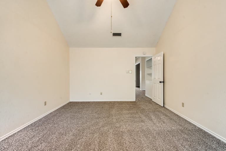 Photo 19 of 32 - 6805 Hadley Dr, North Richland Hills, TX 76182