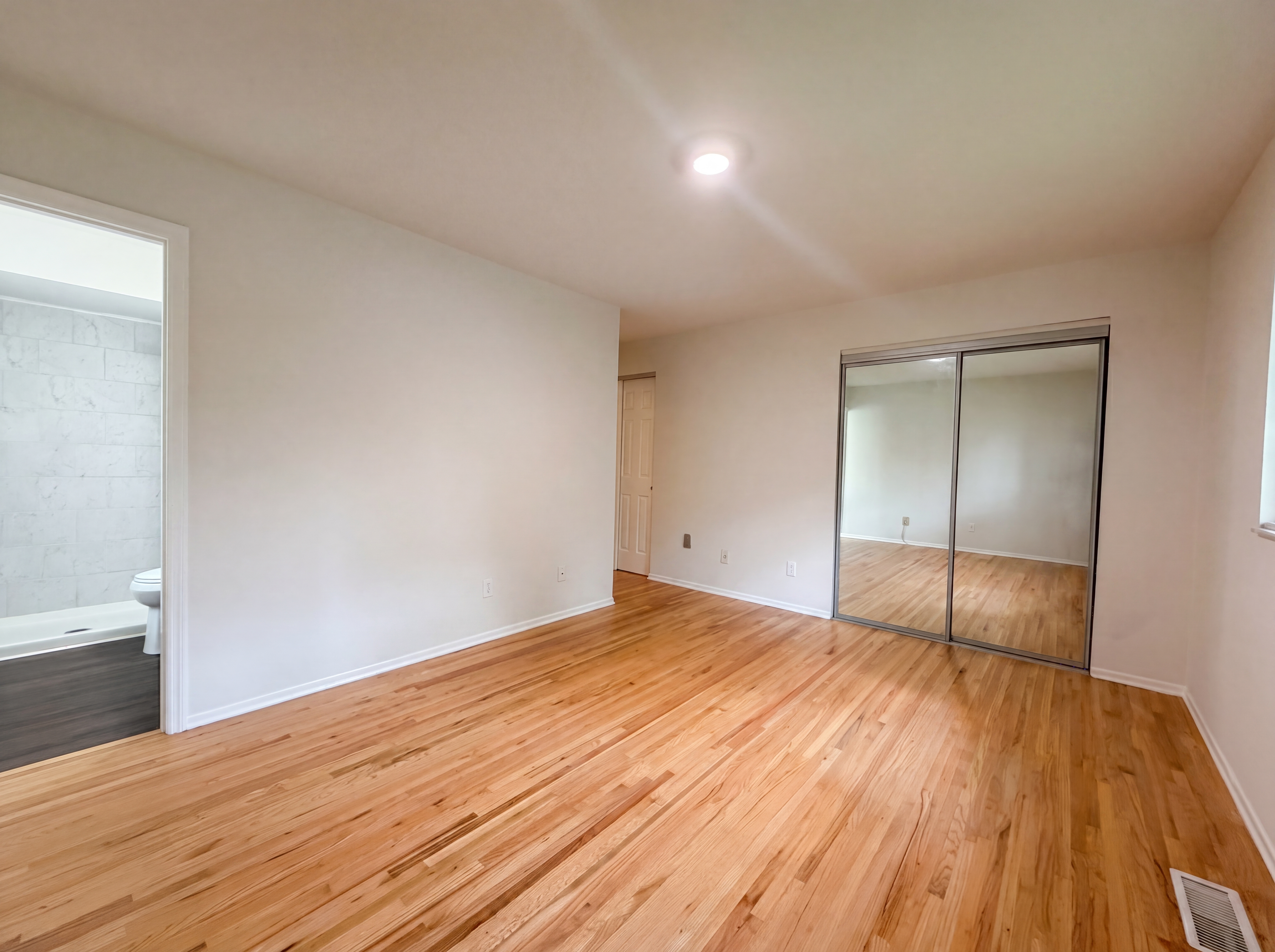 Photo 9 of 25 of 207 Renaldo Dr, Chesterfield, MO