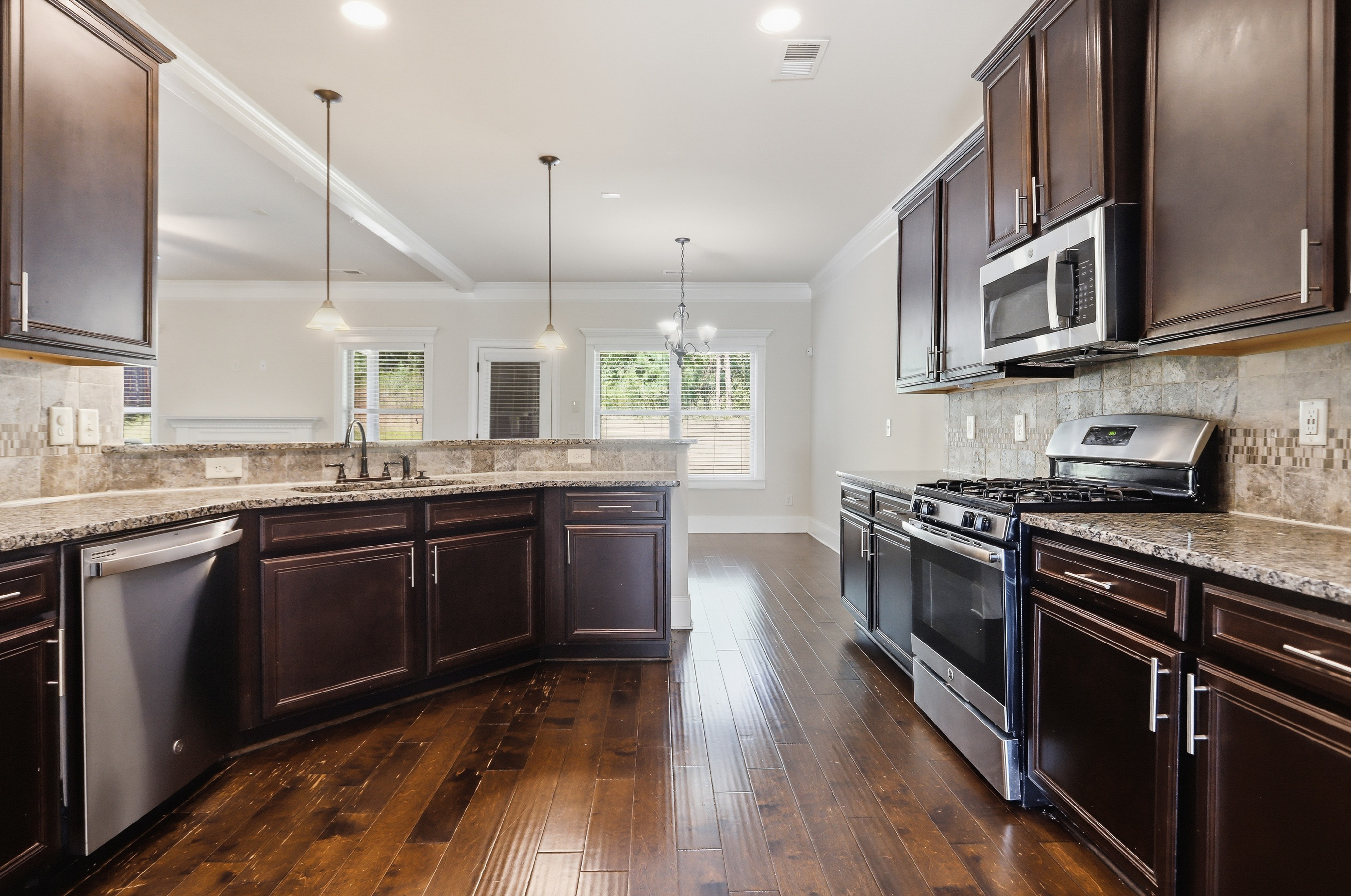 Photo 2 of 44 of 157 Ashbury Cir, Dallas, GA