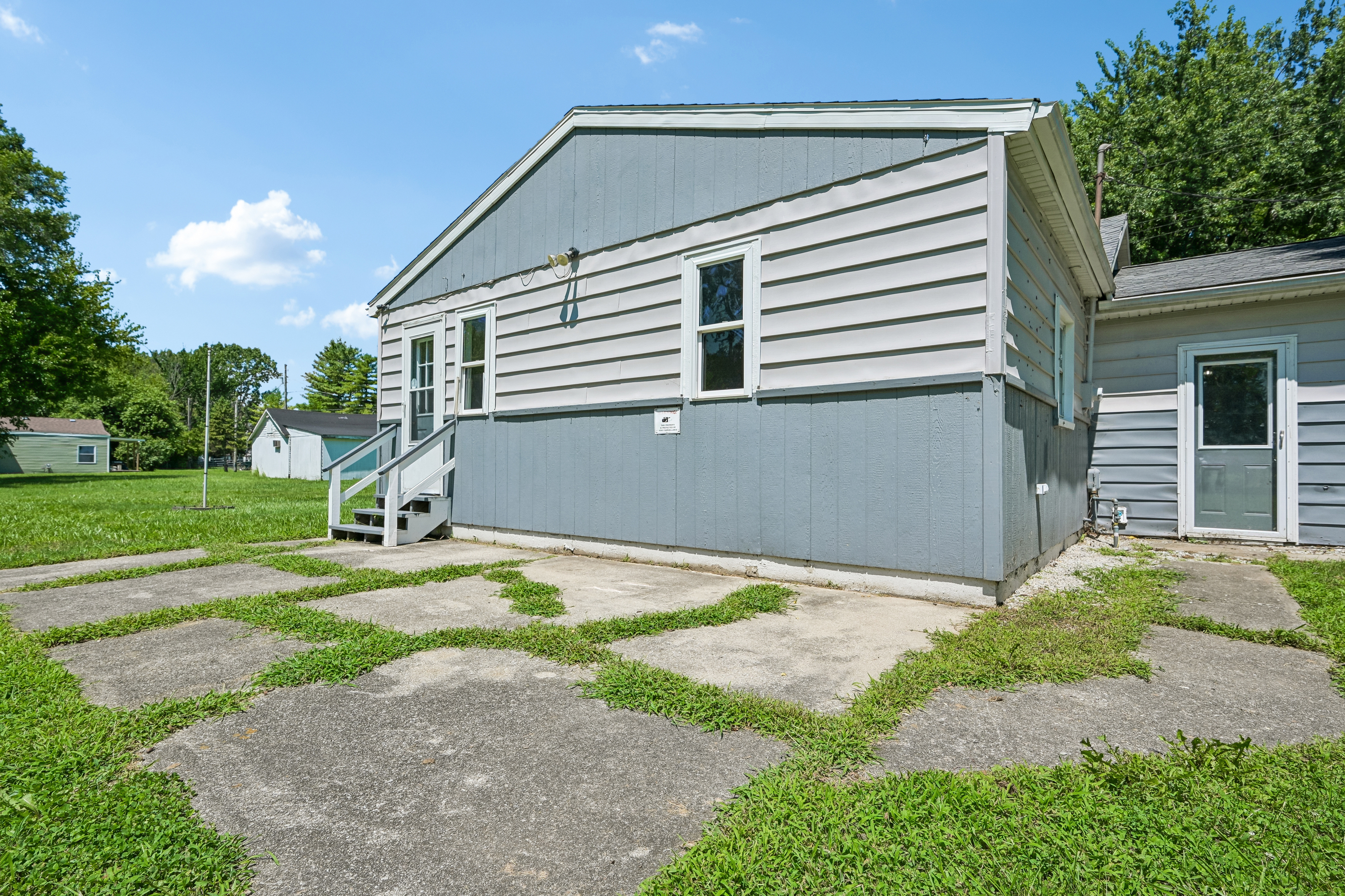 Photo 18 of 23 of 1511 E 20th St, Muncie, IN
