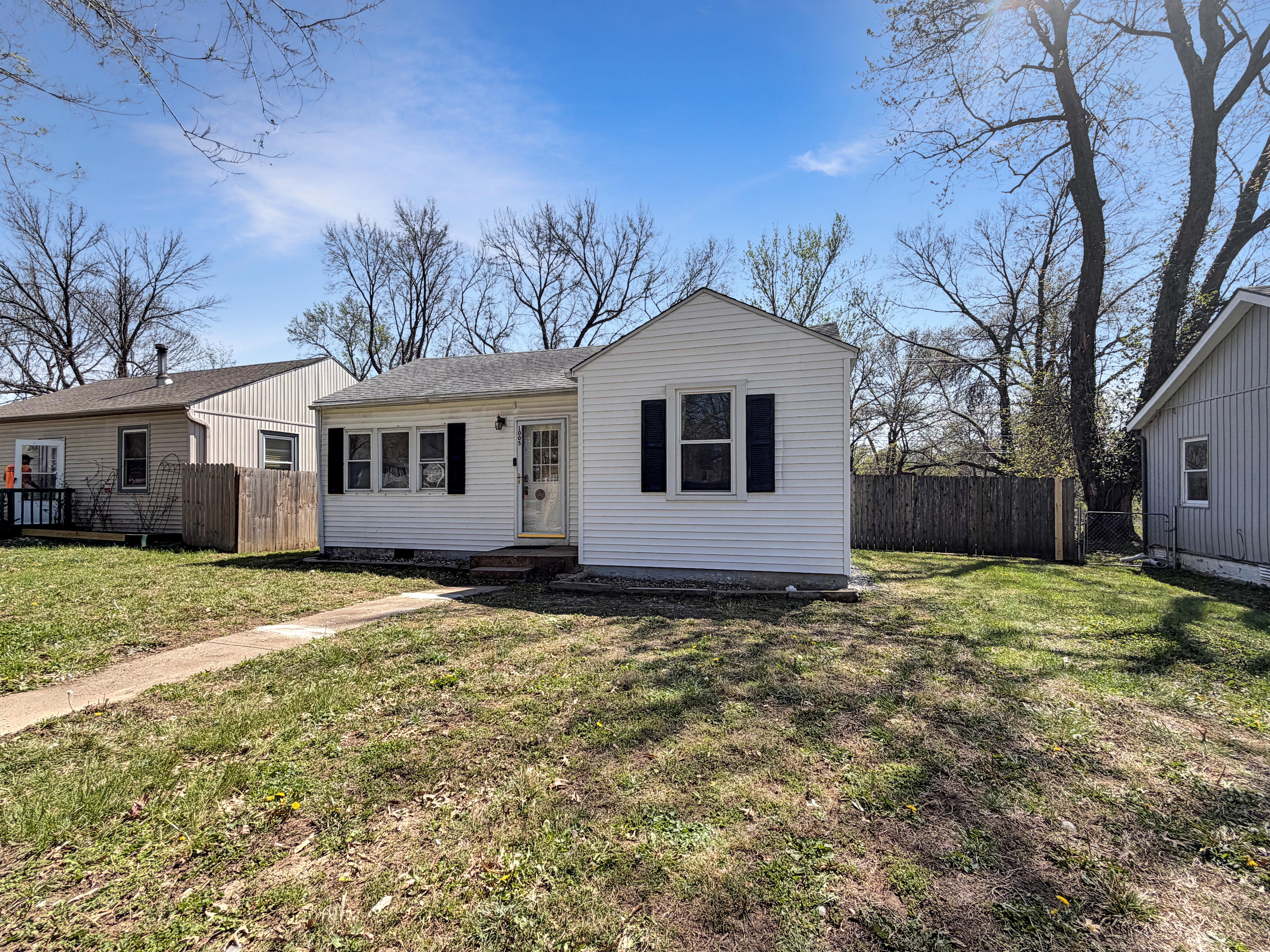 Photo 13 of 14 of 1005 NE 44th St, Kansas City, MO
