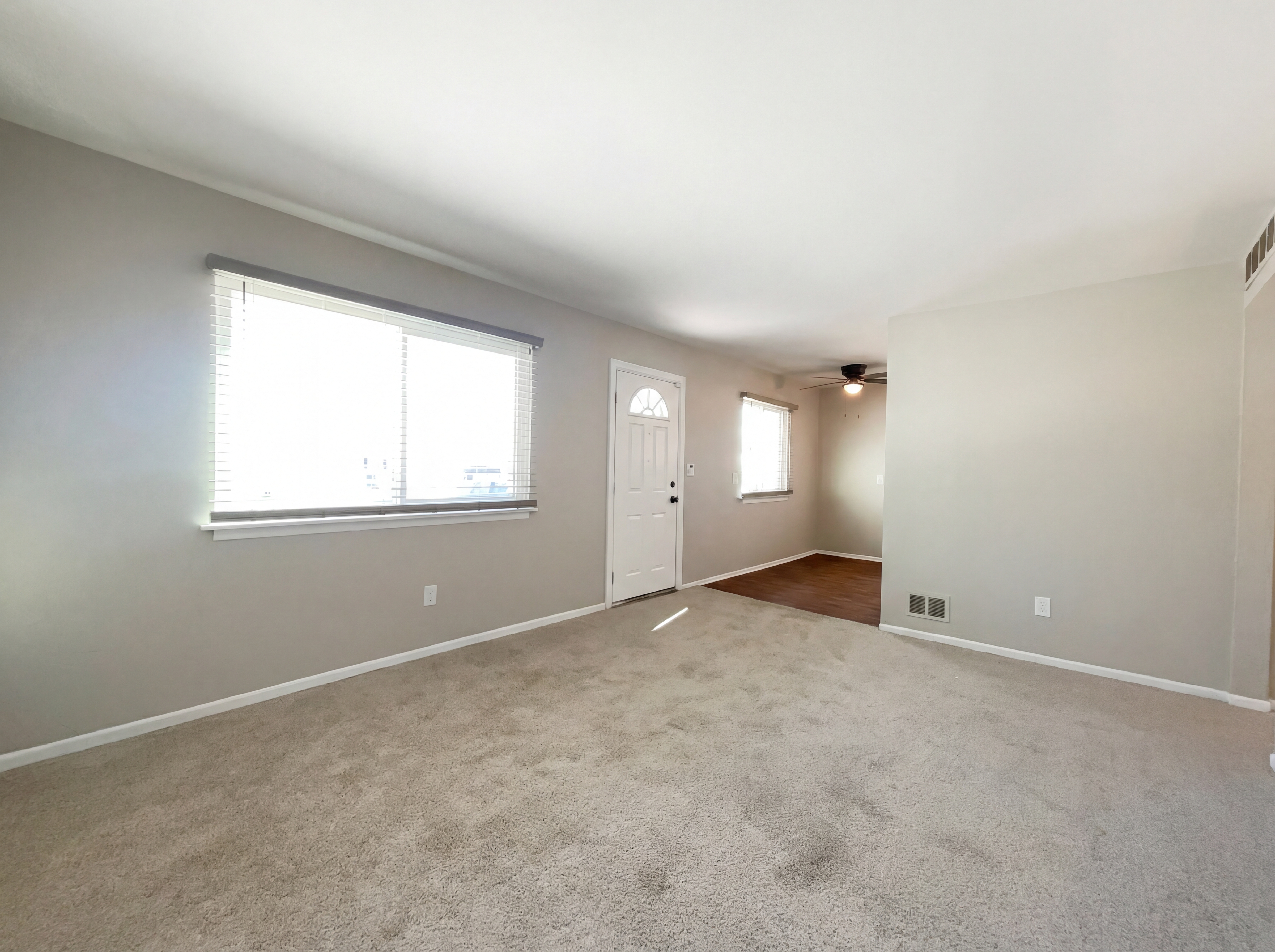 Photo 3 of 17 of 7912 Pine St, Taylor, MI
