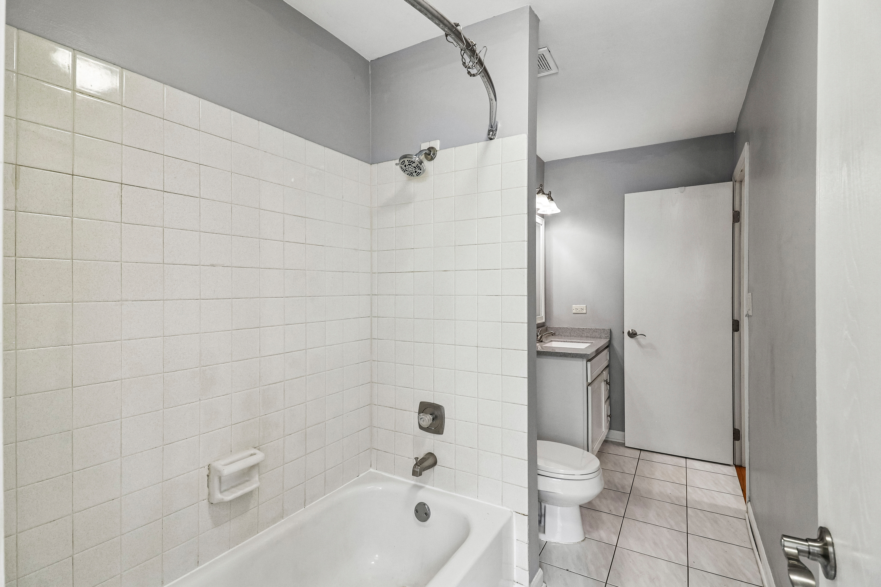 Photo 23 of 39 of 702 Buffalo Cir, Carol Stream, IL
