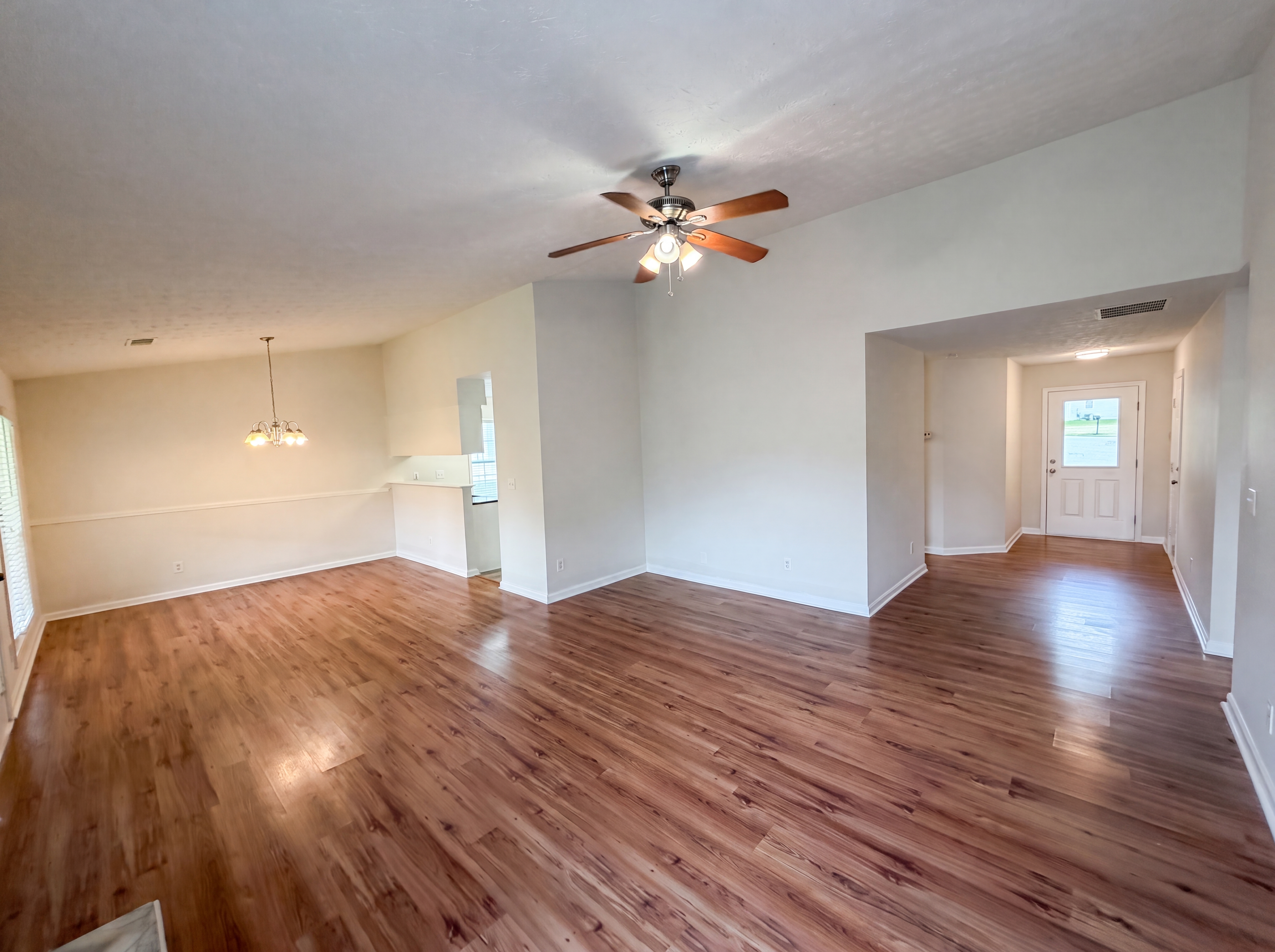 Photo 10 of 29 of 5137 Overlook View Ct, Duluth, GA