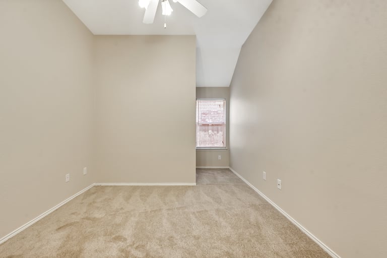 Photo 22 of 33 - 9621 Links Fairway Dr, Rowlett, TX 75089