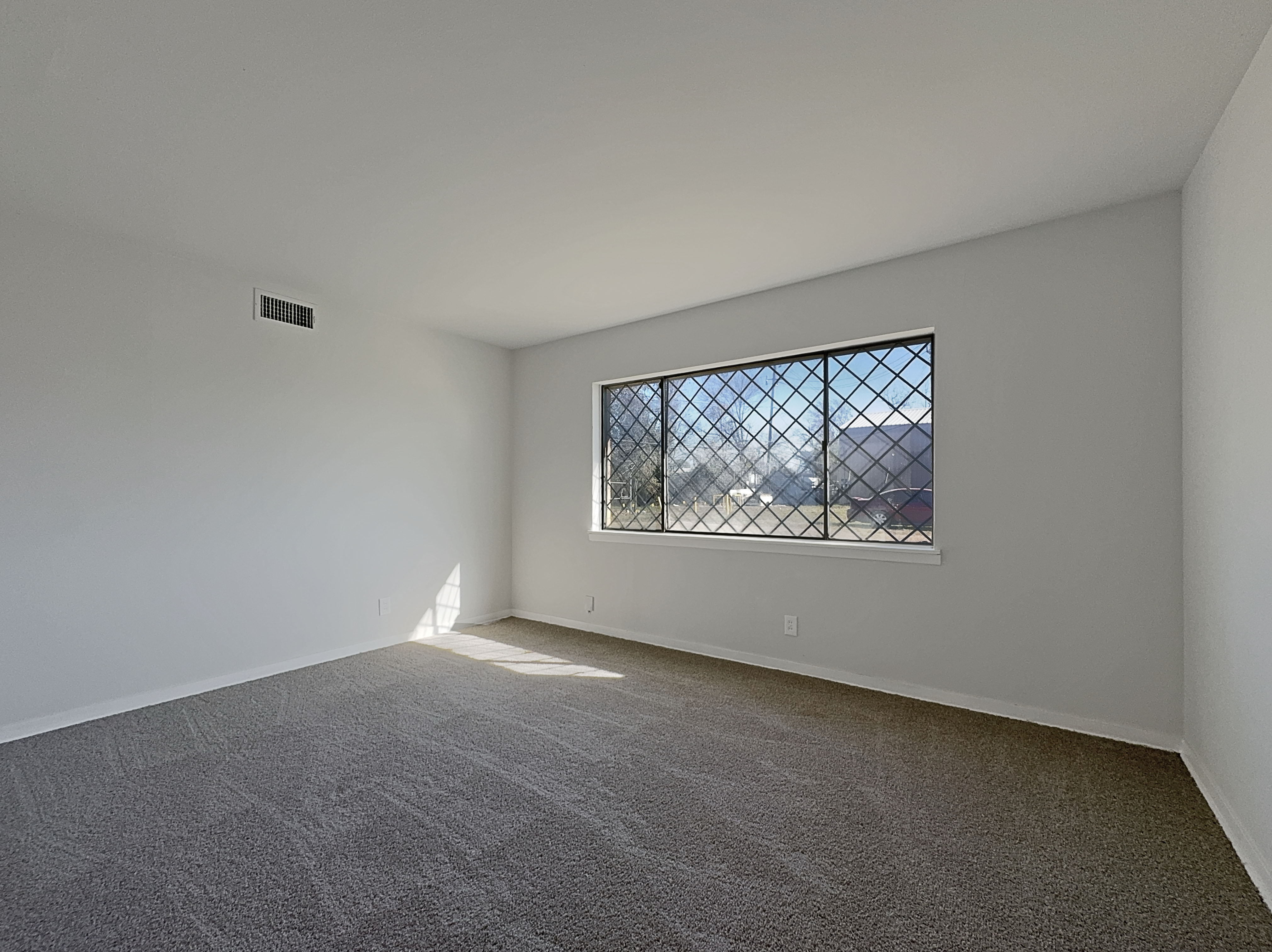 Photo 12 of 18 of 15311 Woodforest Blvd, Channelview, TX