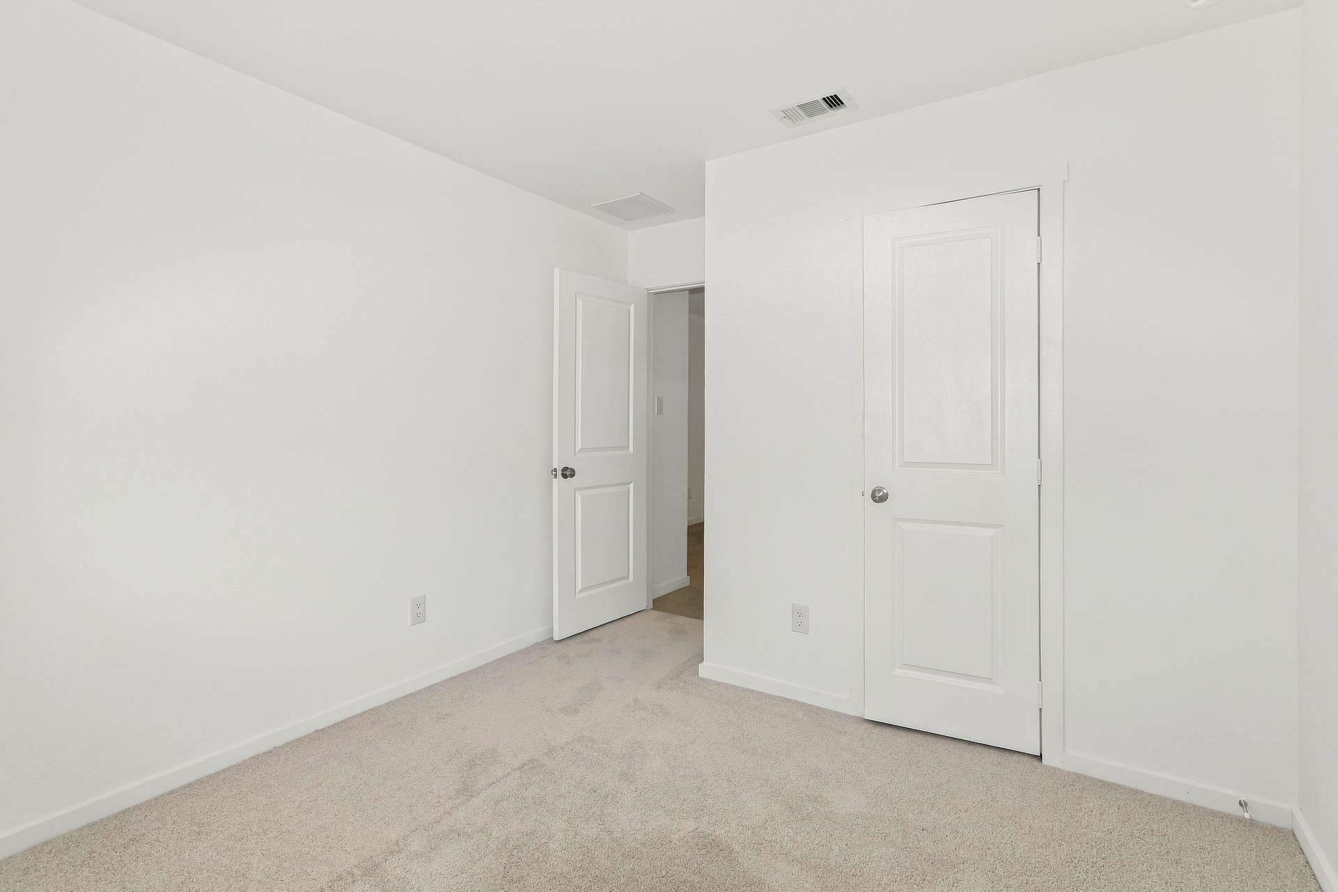 Photo 18 of 25 of 113 Meadowbrook Dr, Odem, TX