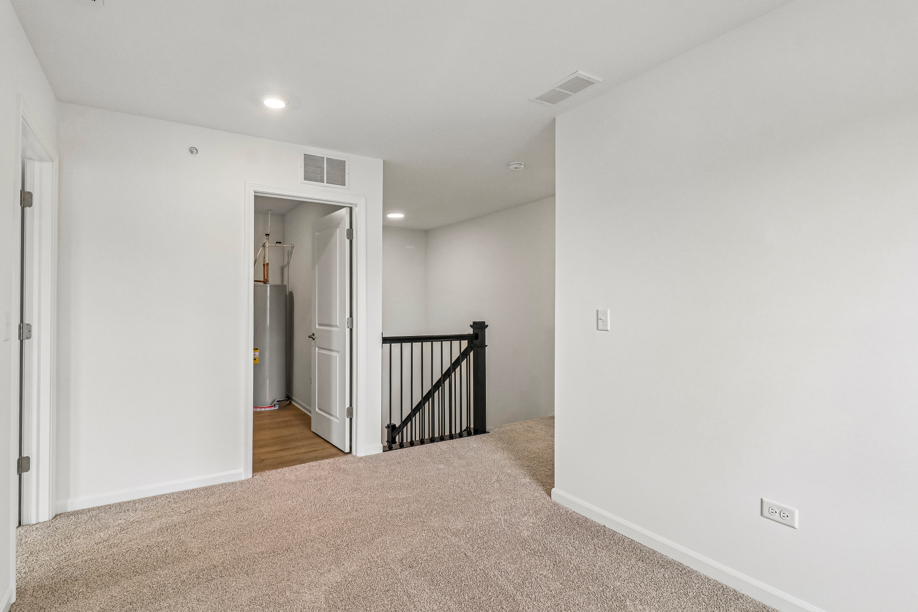 Photo 21 of 29 of 649 Cassia Ct, Crystal Lake, IL