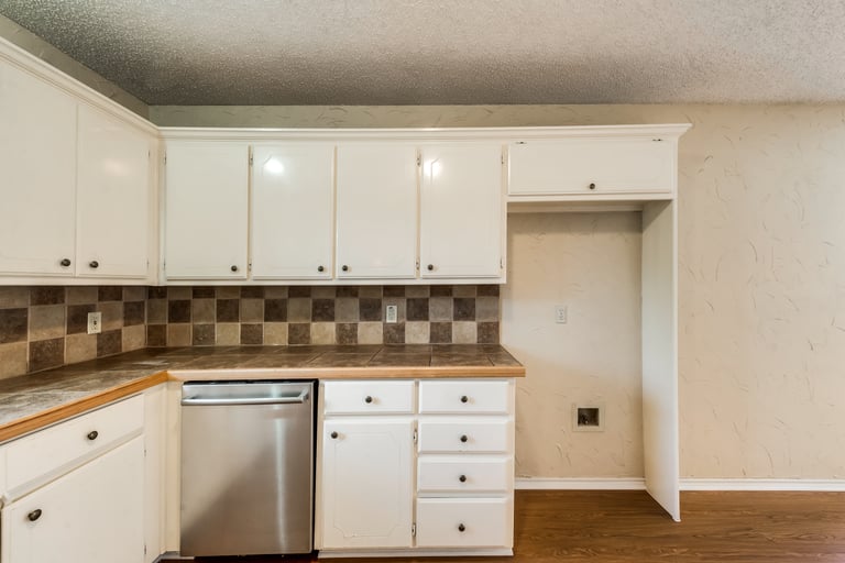 Photo 7 of 32 - 6805 Hadley Dr, North Richland Hills, TX 76182