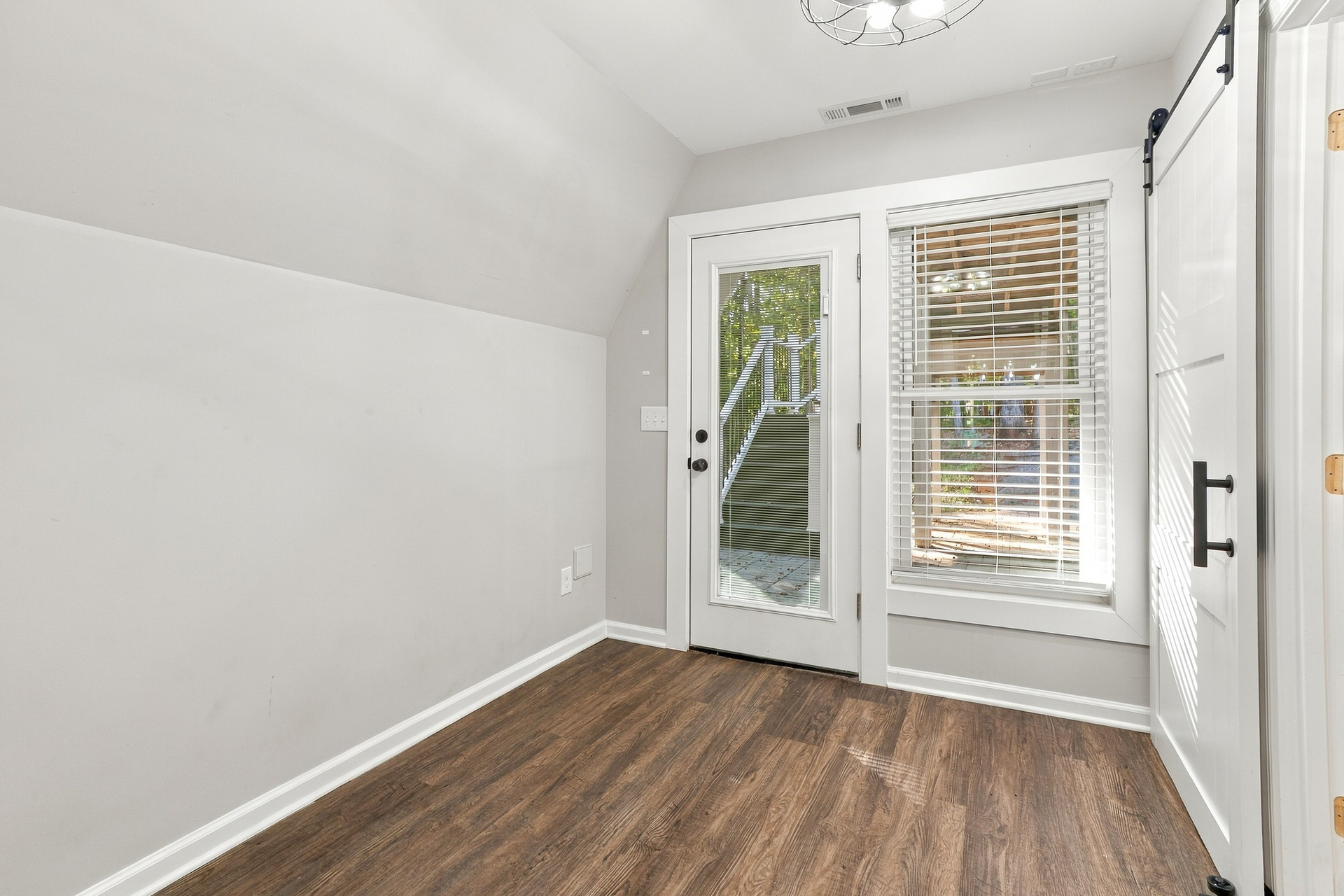 Photo 13 of 48 of 3419 Lakeview Pkwy, Locust Grove, VA