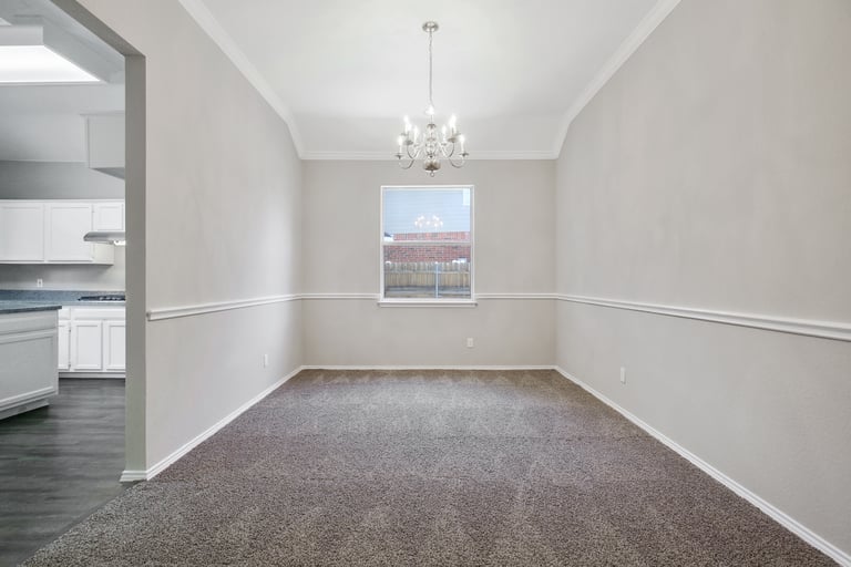 Photo 6 of 24 - 2825 Garden Oaks Pl, Grand Prairie, TX 75052