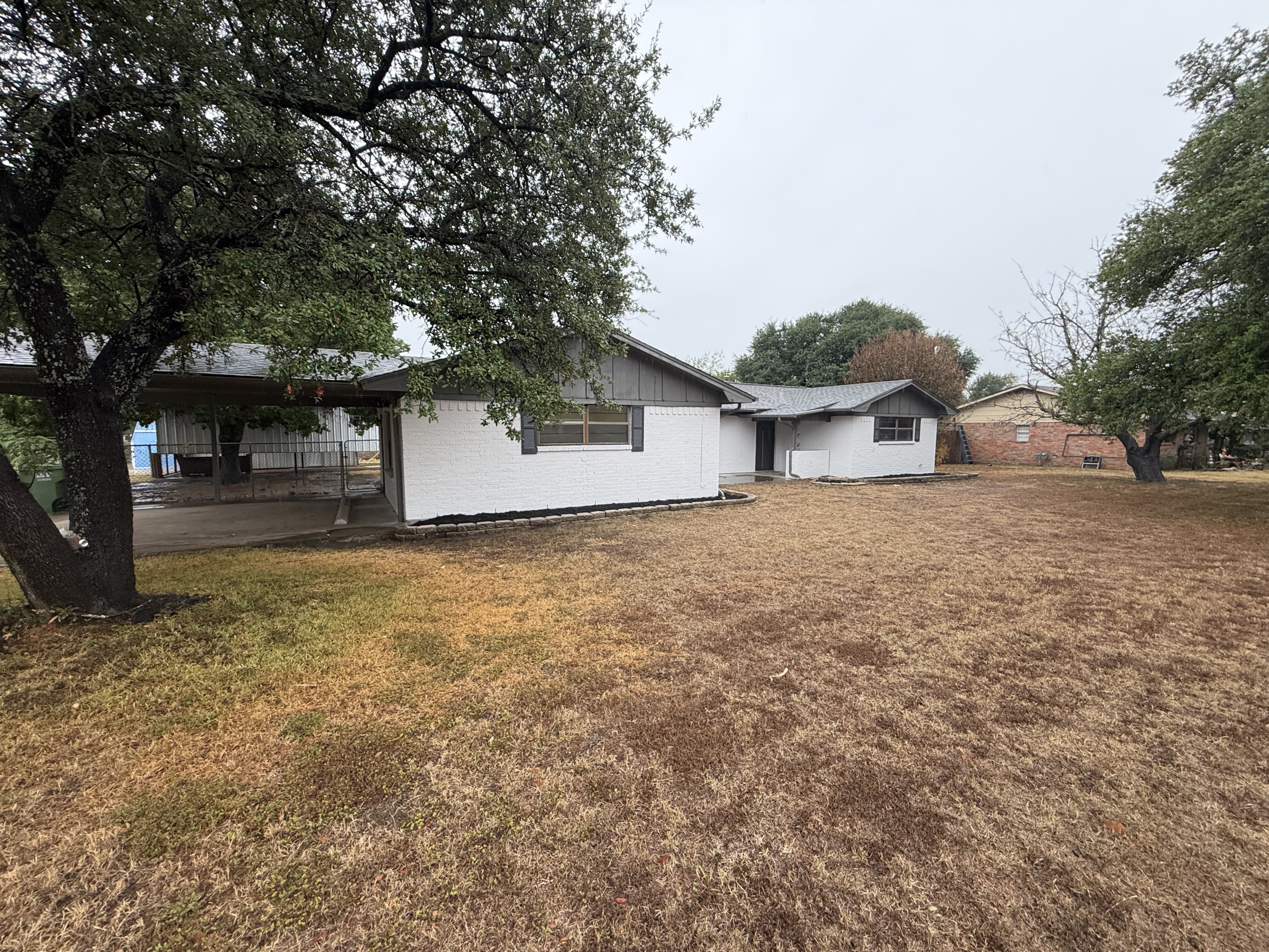 Photo 21 of 25 of 501 Franklin Dr, Glen Rose, TX
